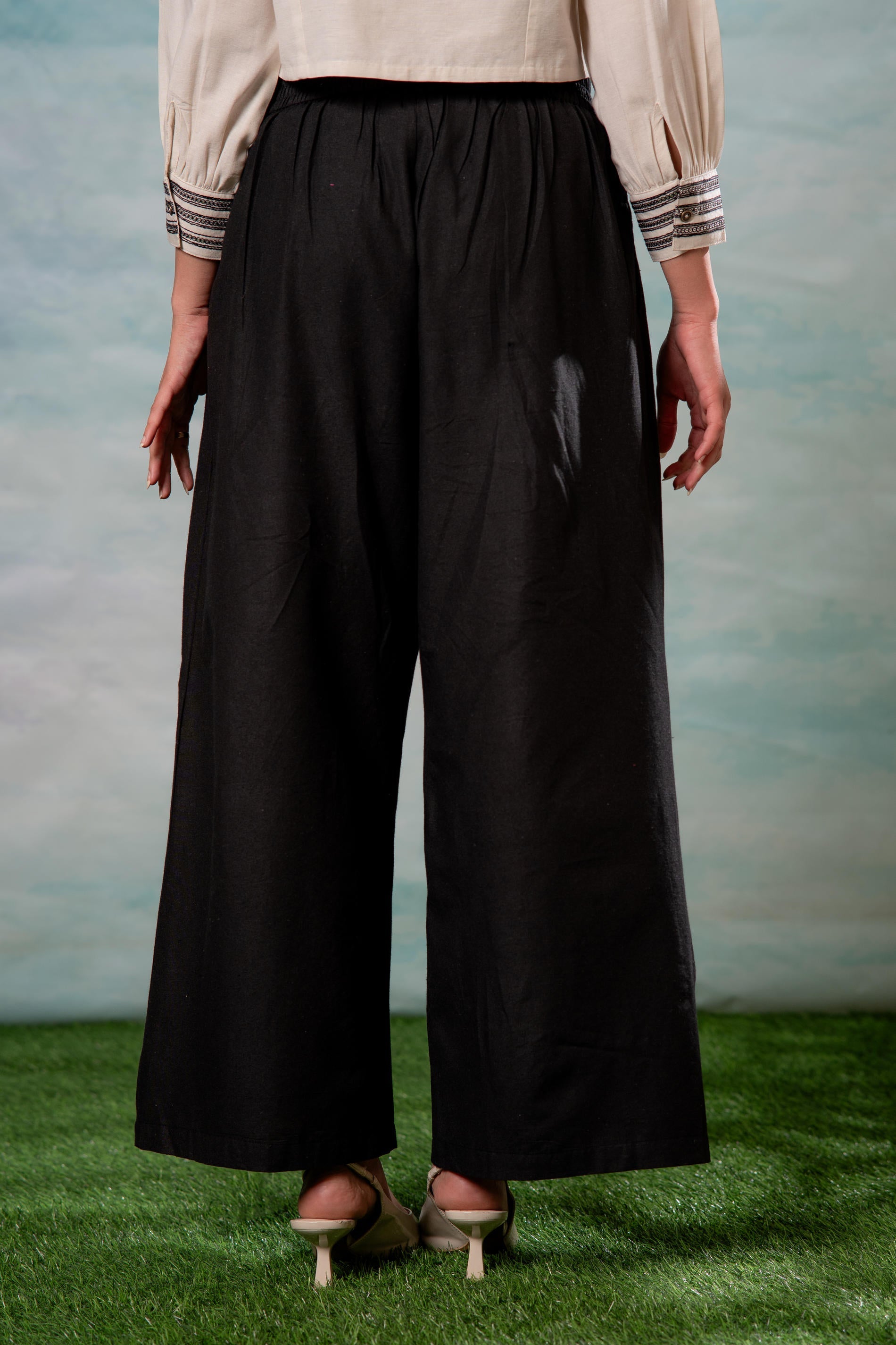 Lamora Women’s Black Wide-Leg Drawstring Palazzo Pants