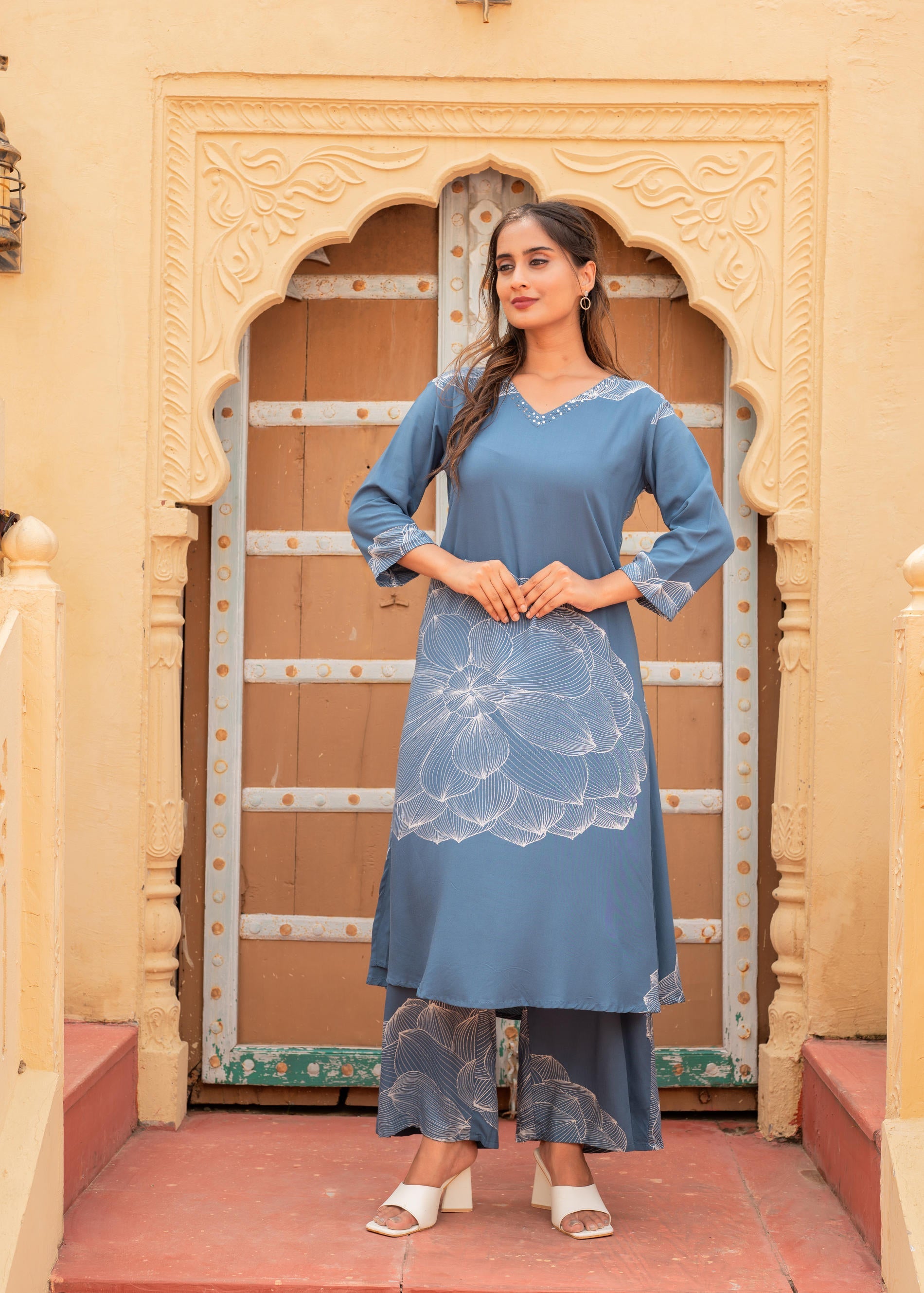 Women's Printed Blue Viscose Kurta With Pant
