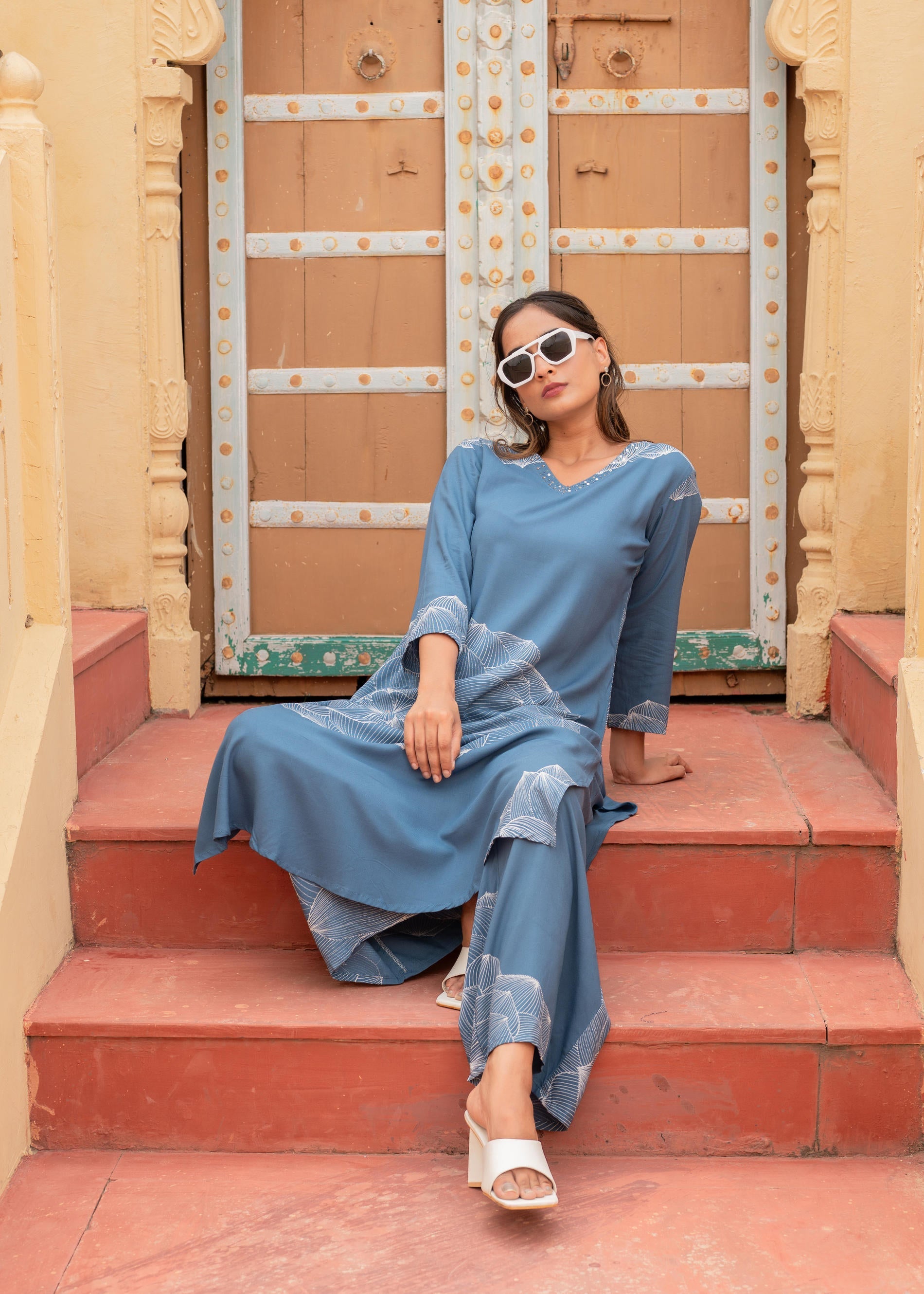 Women's Printed Blue Viscose Kurta With Pant
