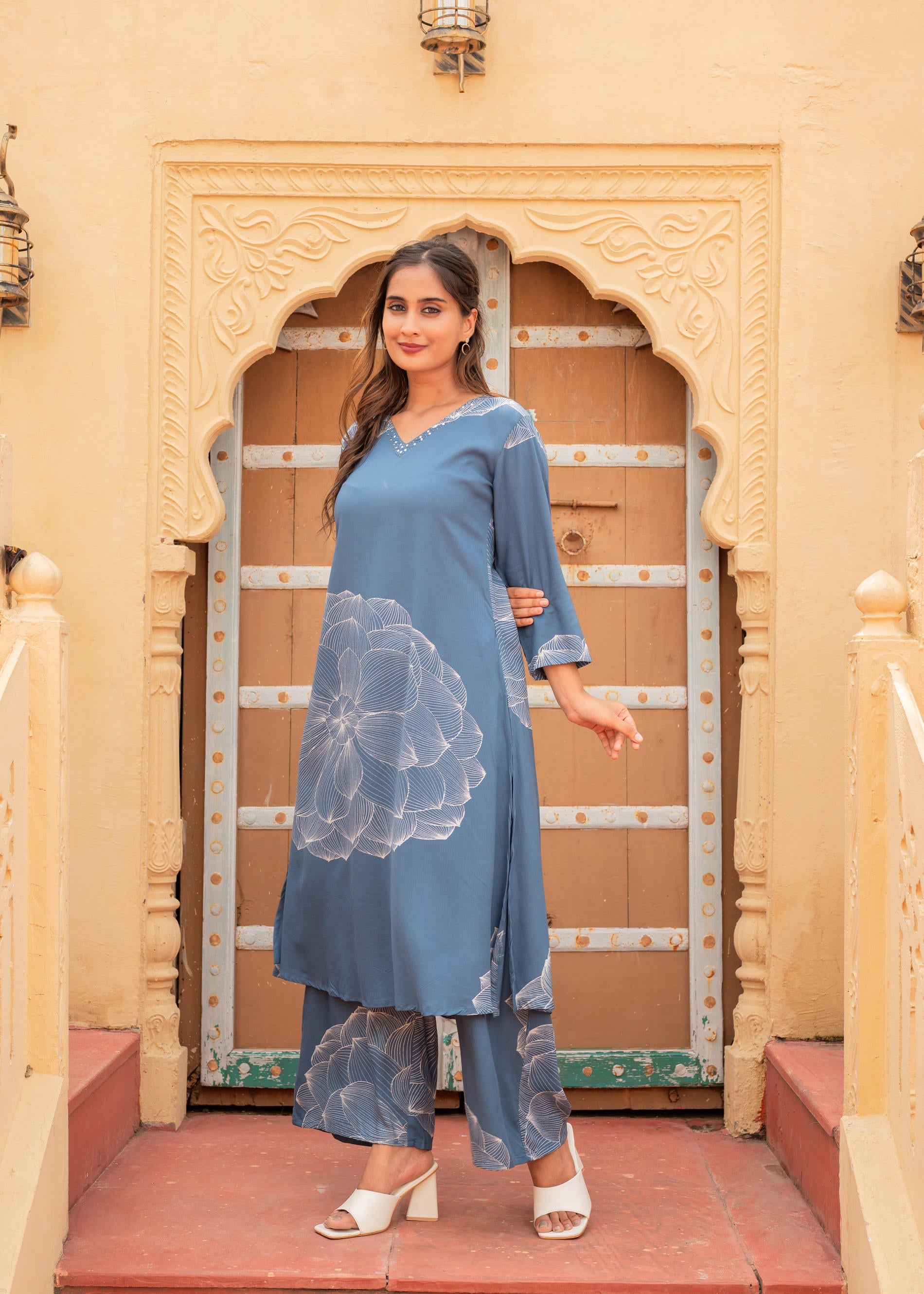 Women's Printed Blue Viscose Kurta With Pant