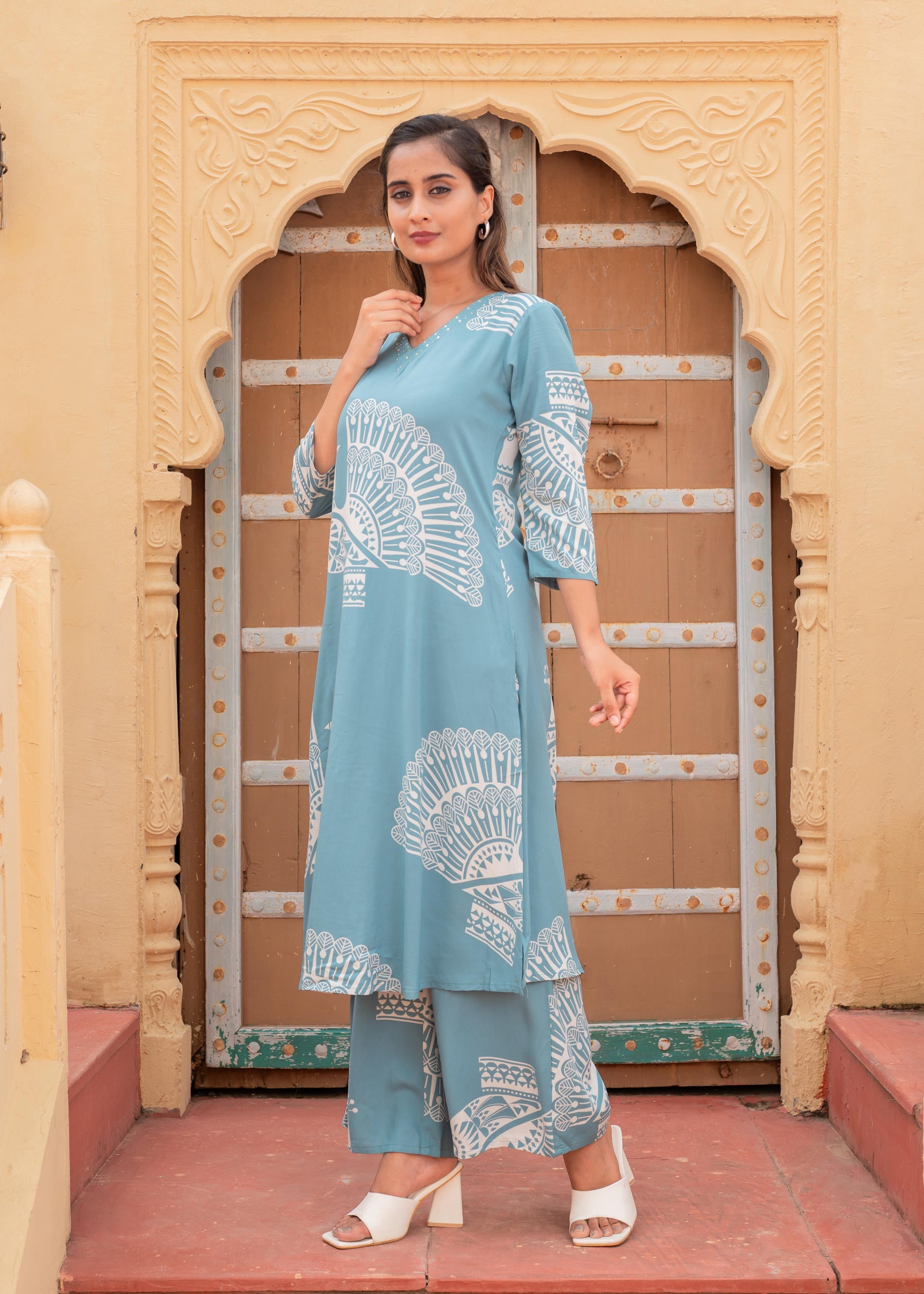 Women's Printed Powder Blue Viscose Kurta With Pant