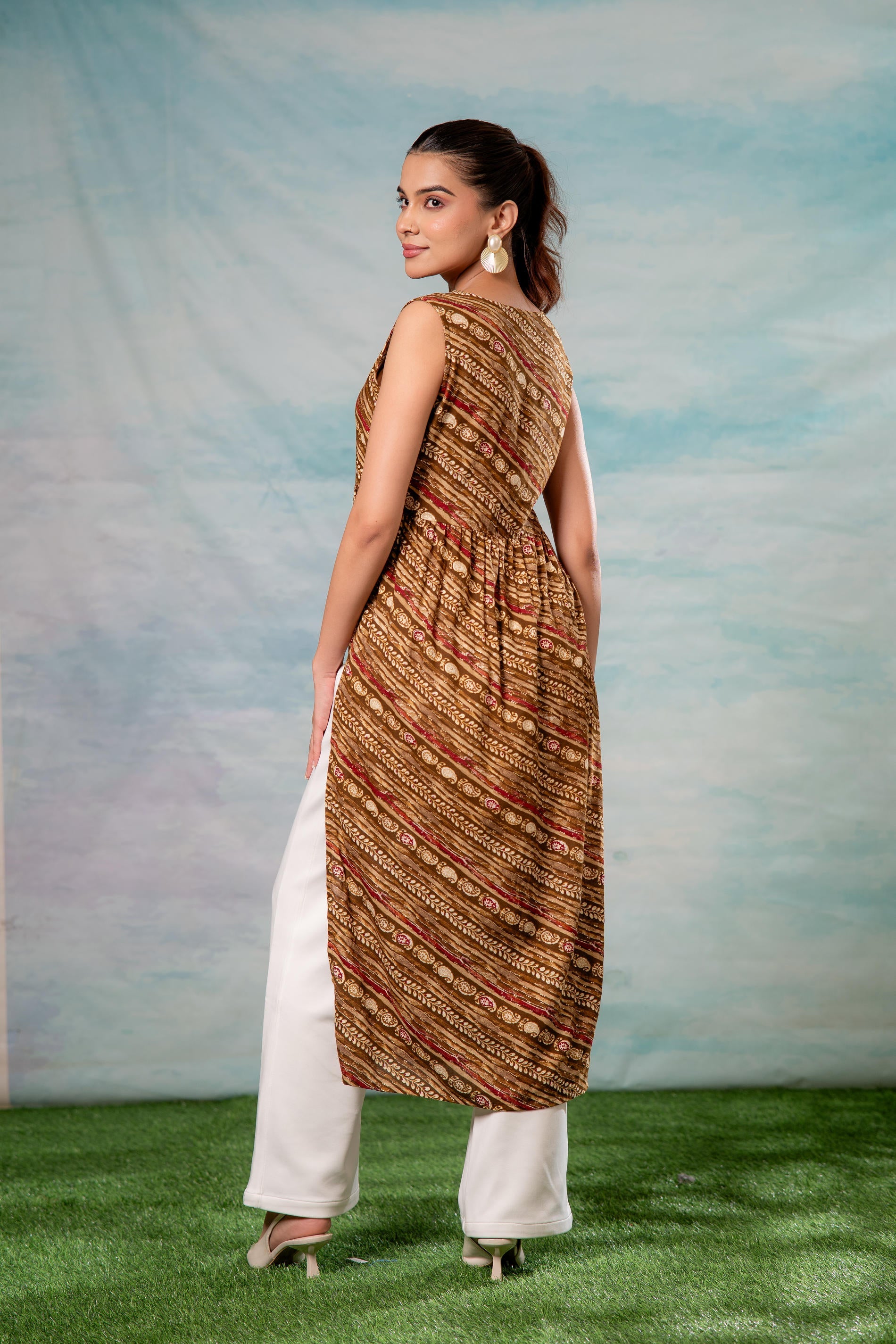 Women's Brown Ethnic Motif Printed Sleeveless Kurta