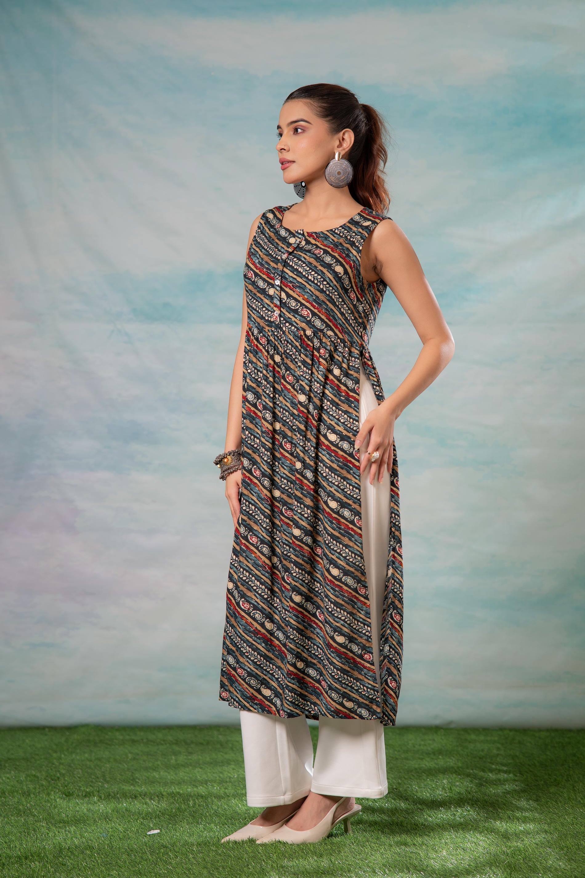 Women's Navy Ethnic Motif Printed Sleeveless Kurta
