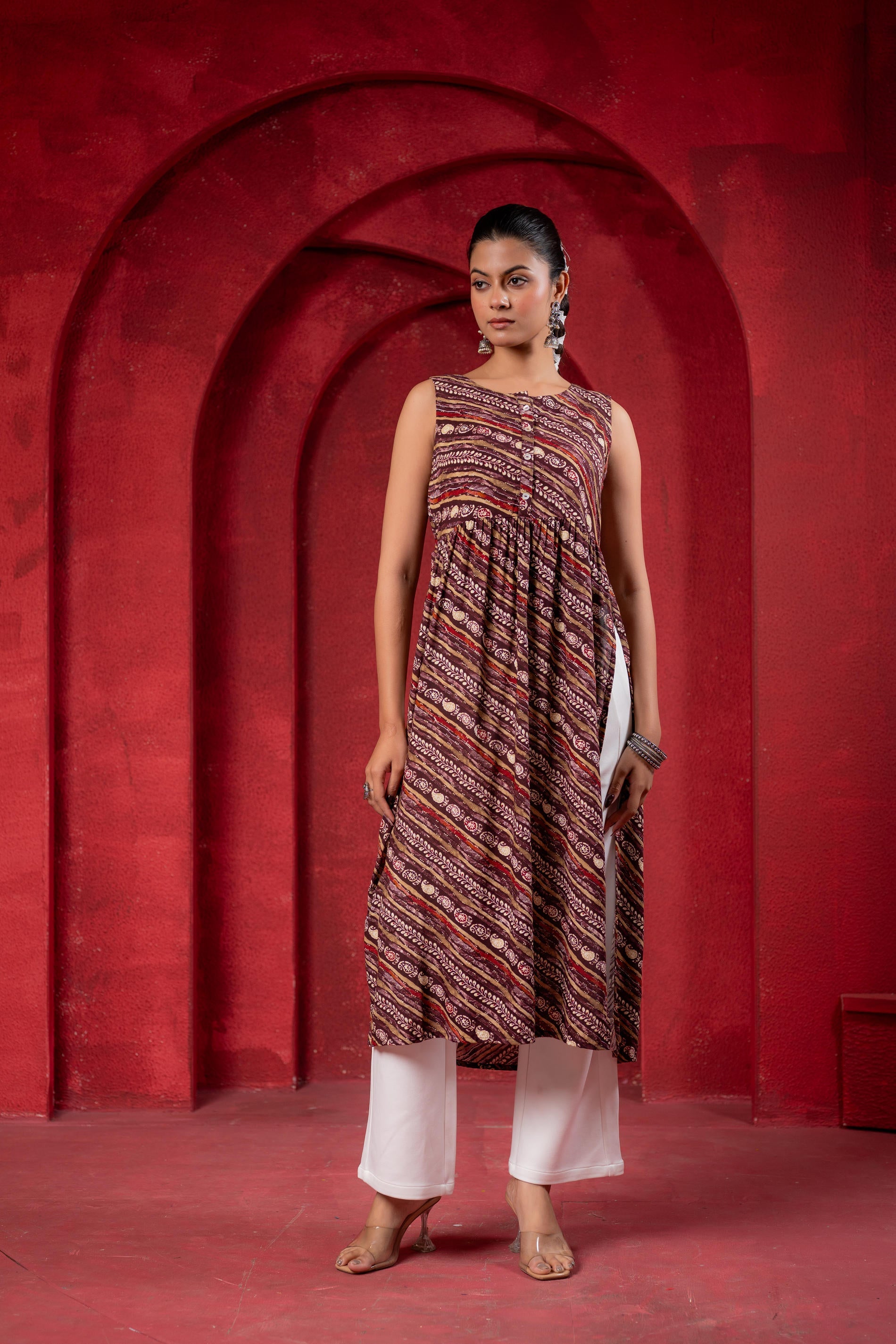 Women's Pink Ethnic Motif Printed Sleeveless Kurta