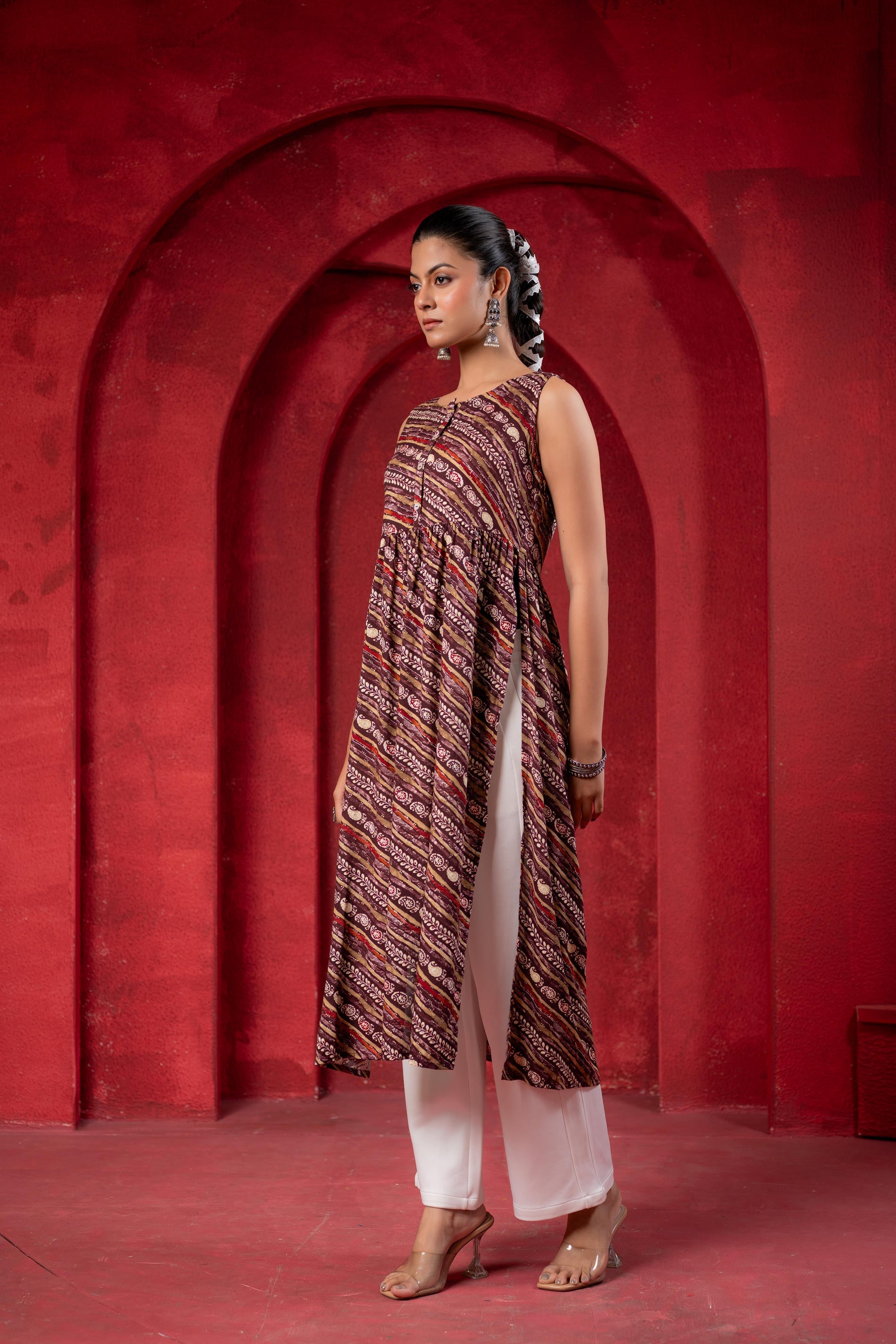 Women's Pink Ethnic Motif Printed Sleeveless Kurta