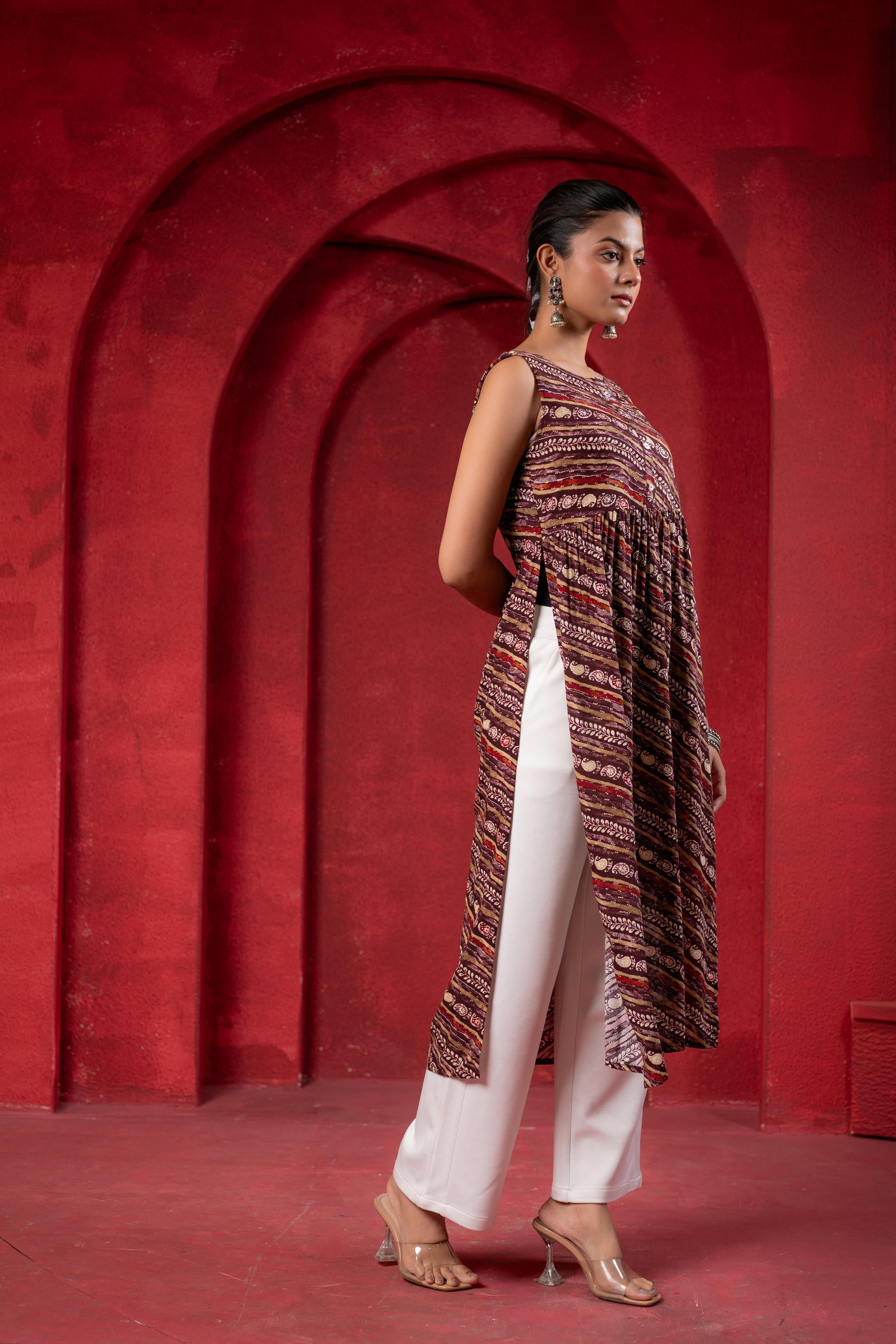 Women's Pink Ethnic Motif Printed Sleeveless Kurta