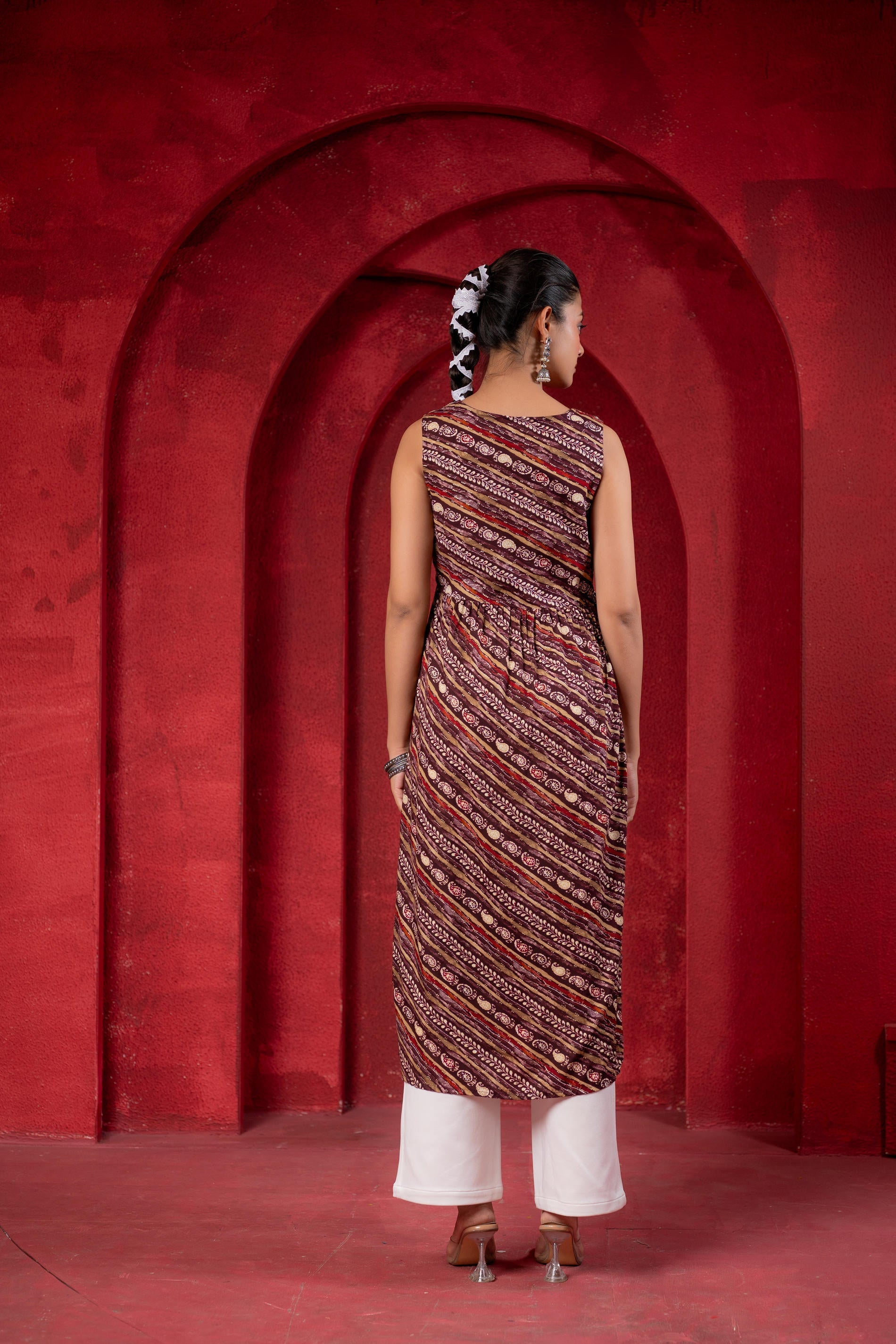 Women's Pink Ethnic Motif Printed Sleeveless Kurta