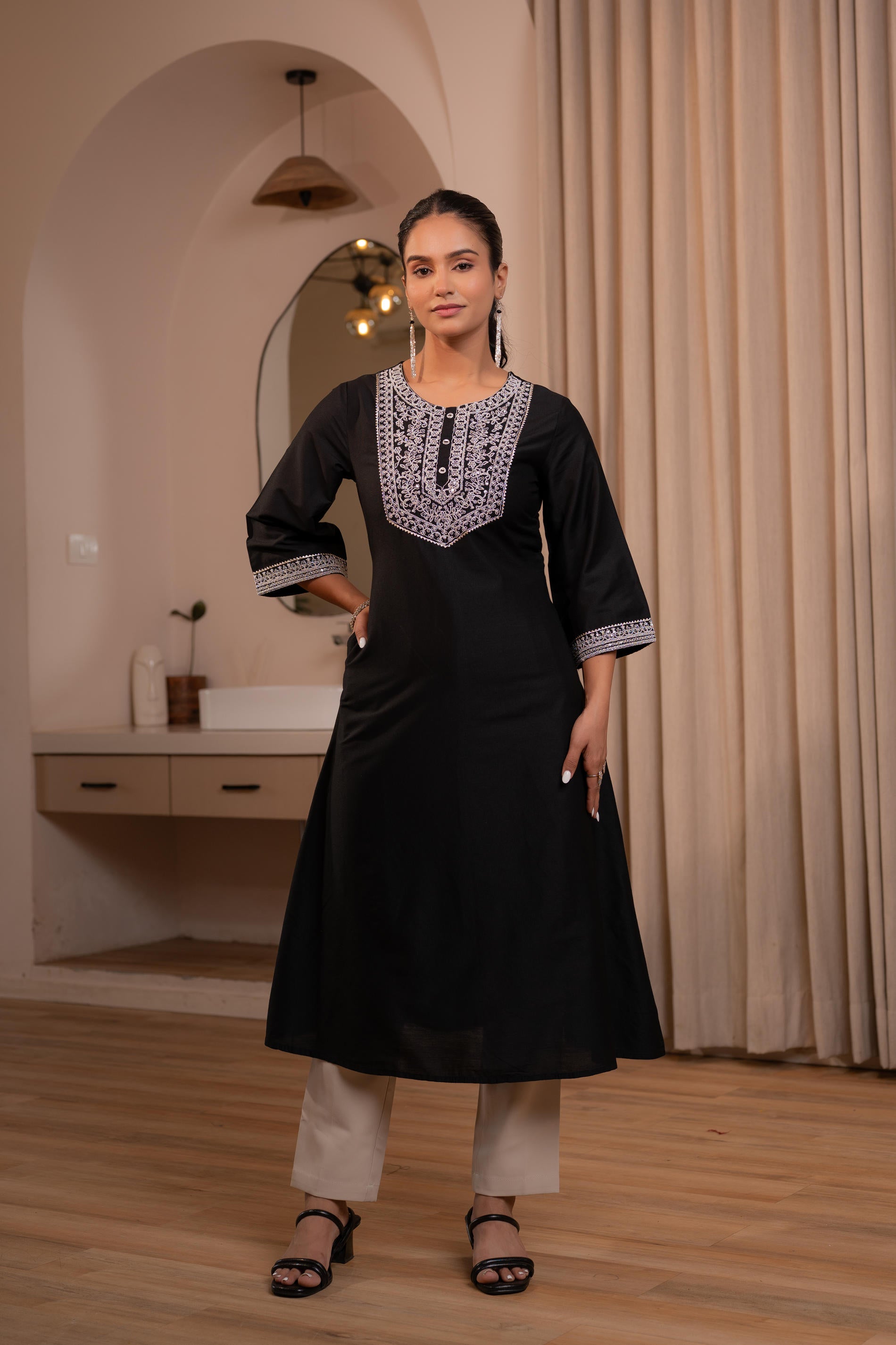 Noir Kashida Kurta