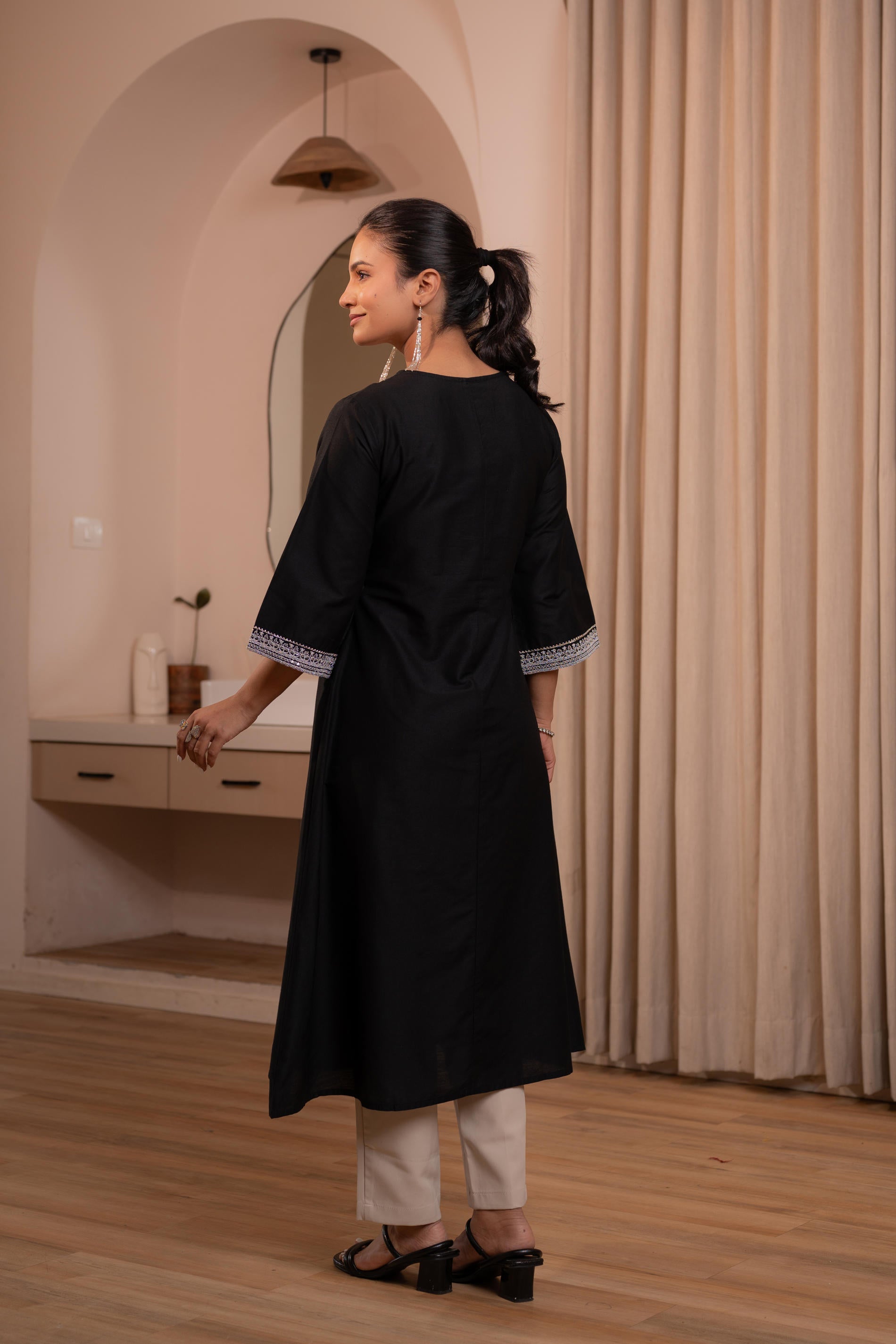 Noir Kashida Kurta