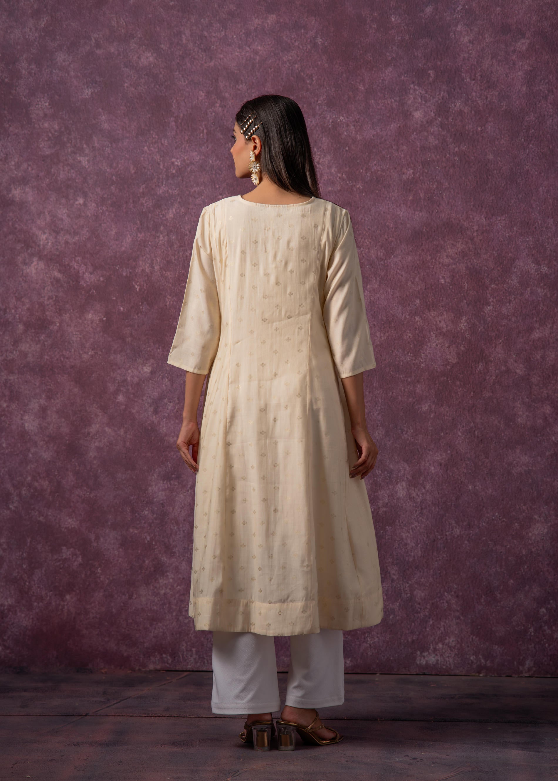 Ivory Glow Kurta Set with Subtle Zari Detailing