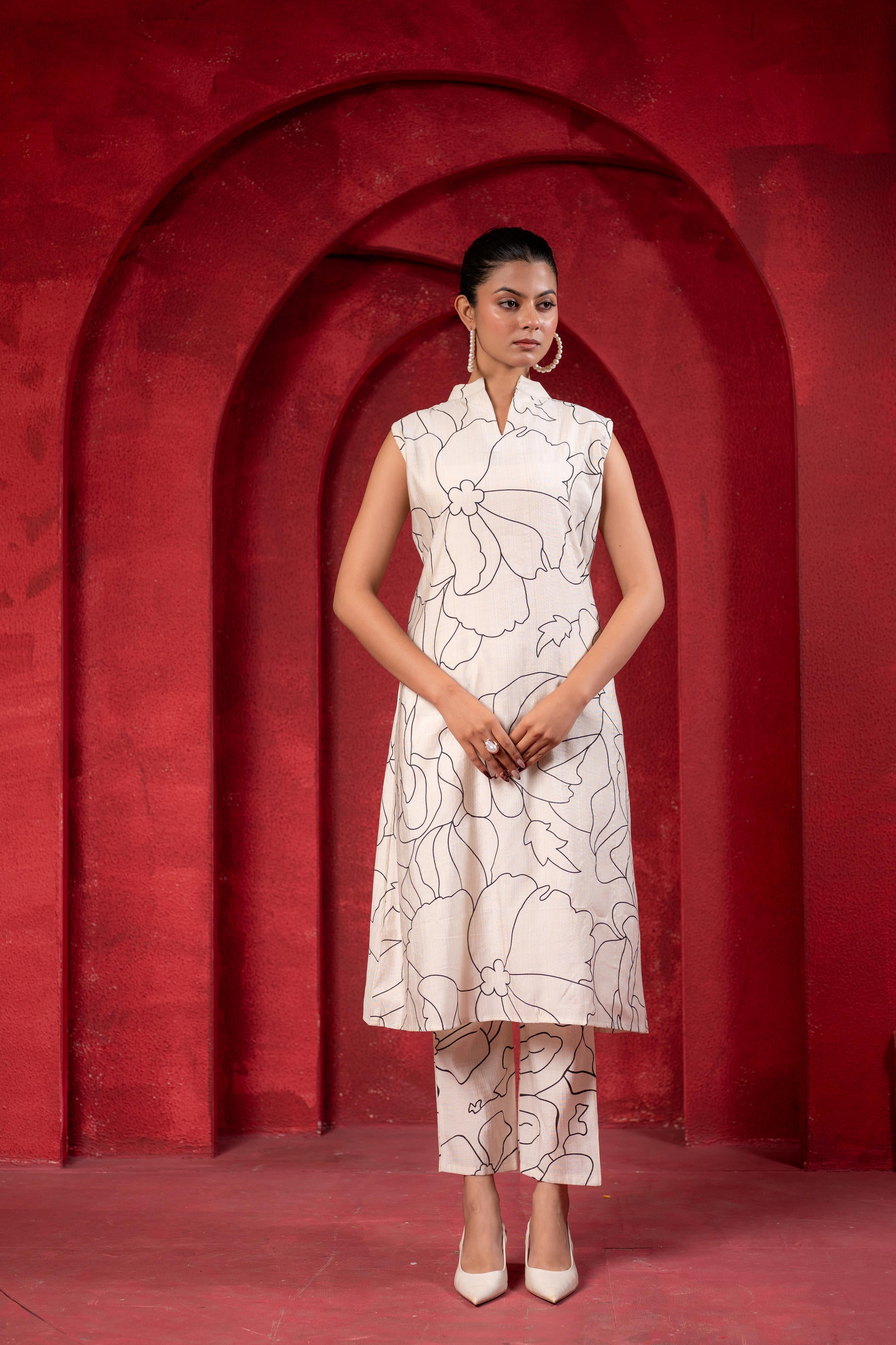 White & Black Floral Printed Sleeveless Straight Kurta Set