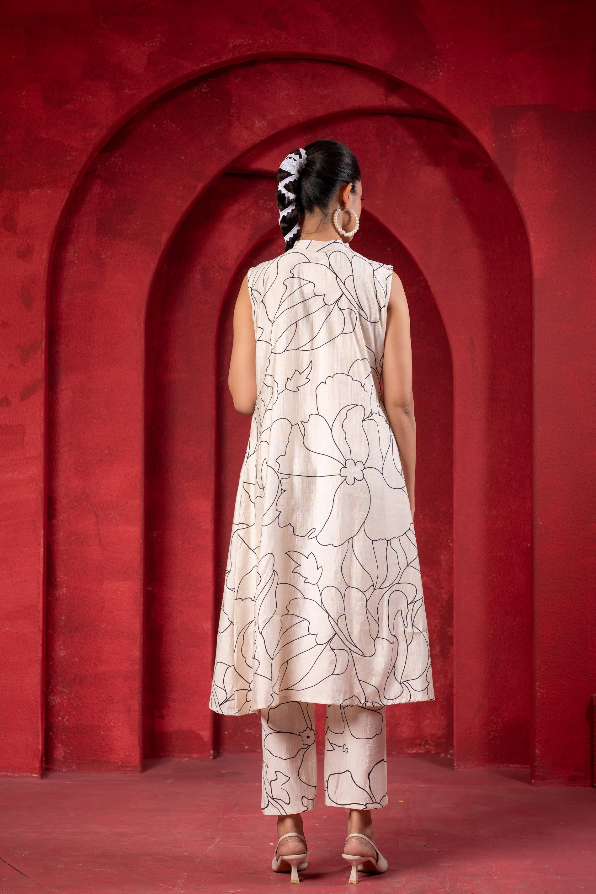 White & Black Floral Printed Sleeveless Straight Kurta Set