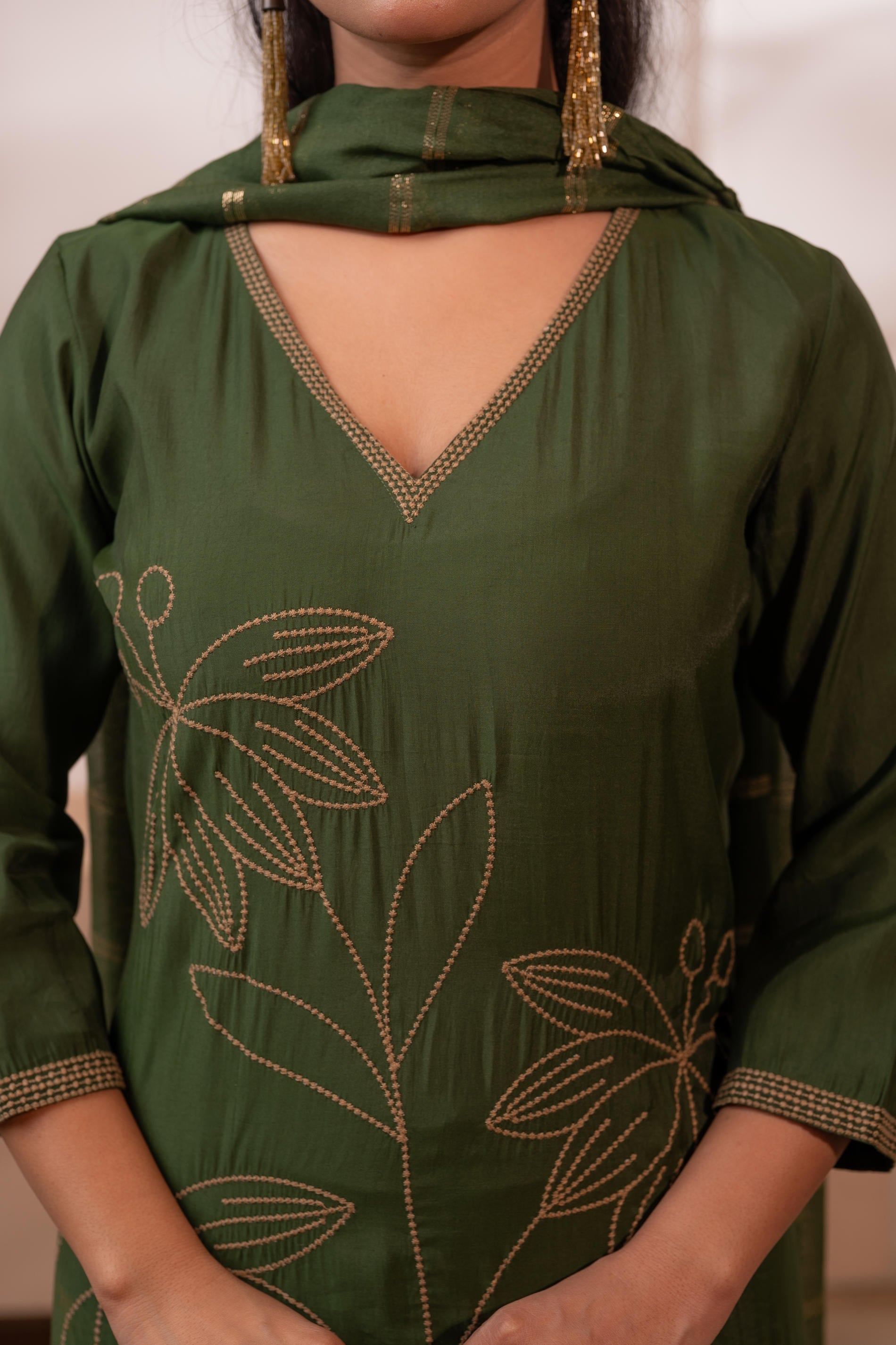 Green Solid Embroidered Straight Kurta Pant and Dupatta Set with Thread Work