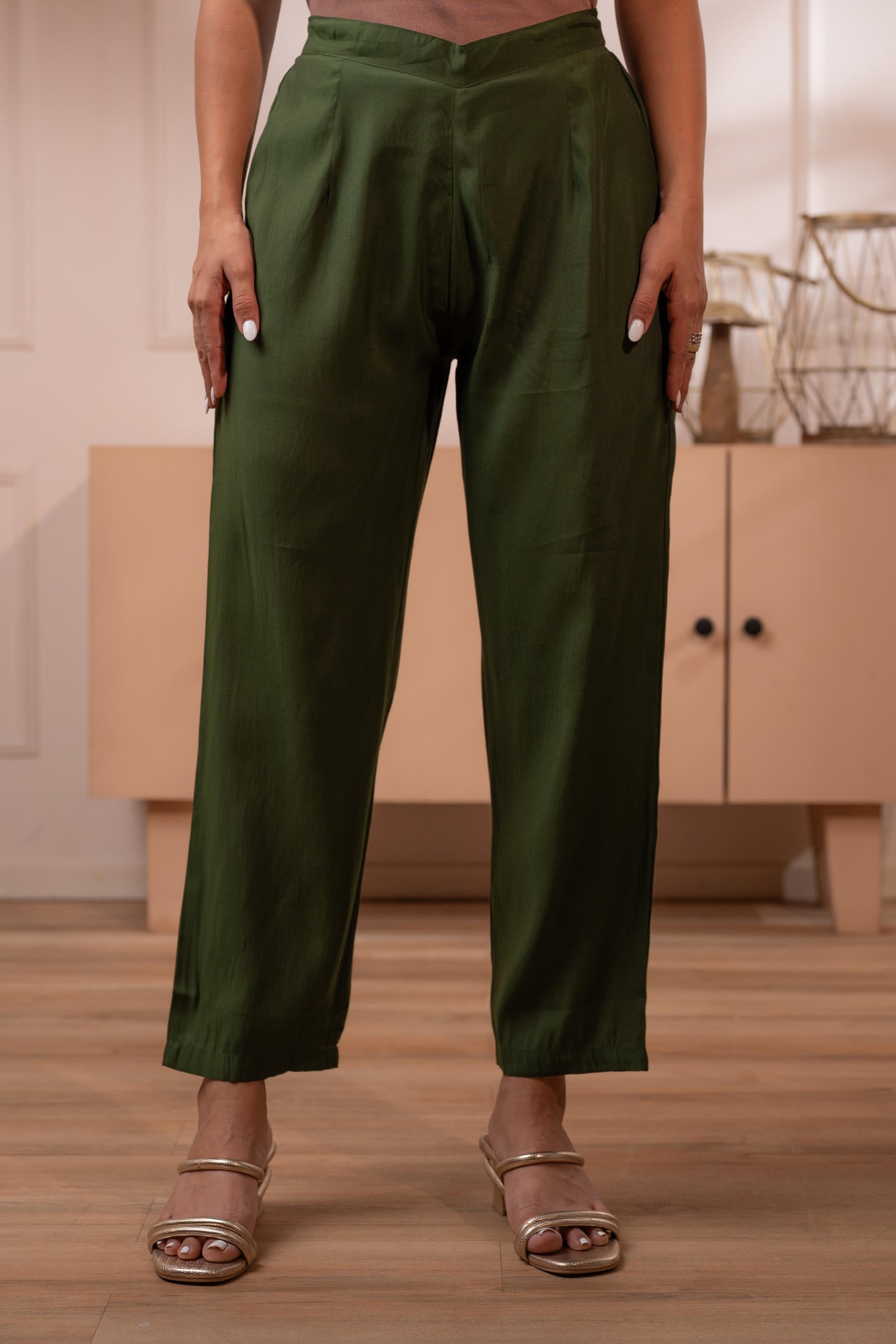 Green Solid Embroidered Straight Kurta Pant and Dupatta Set with Thread Work