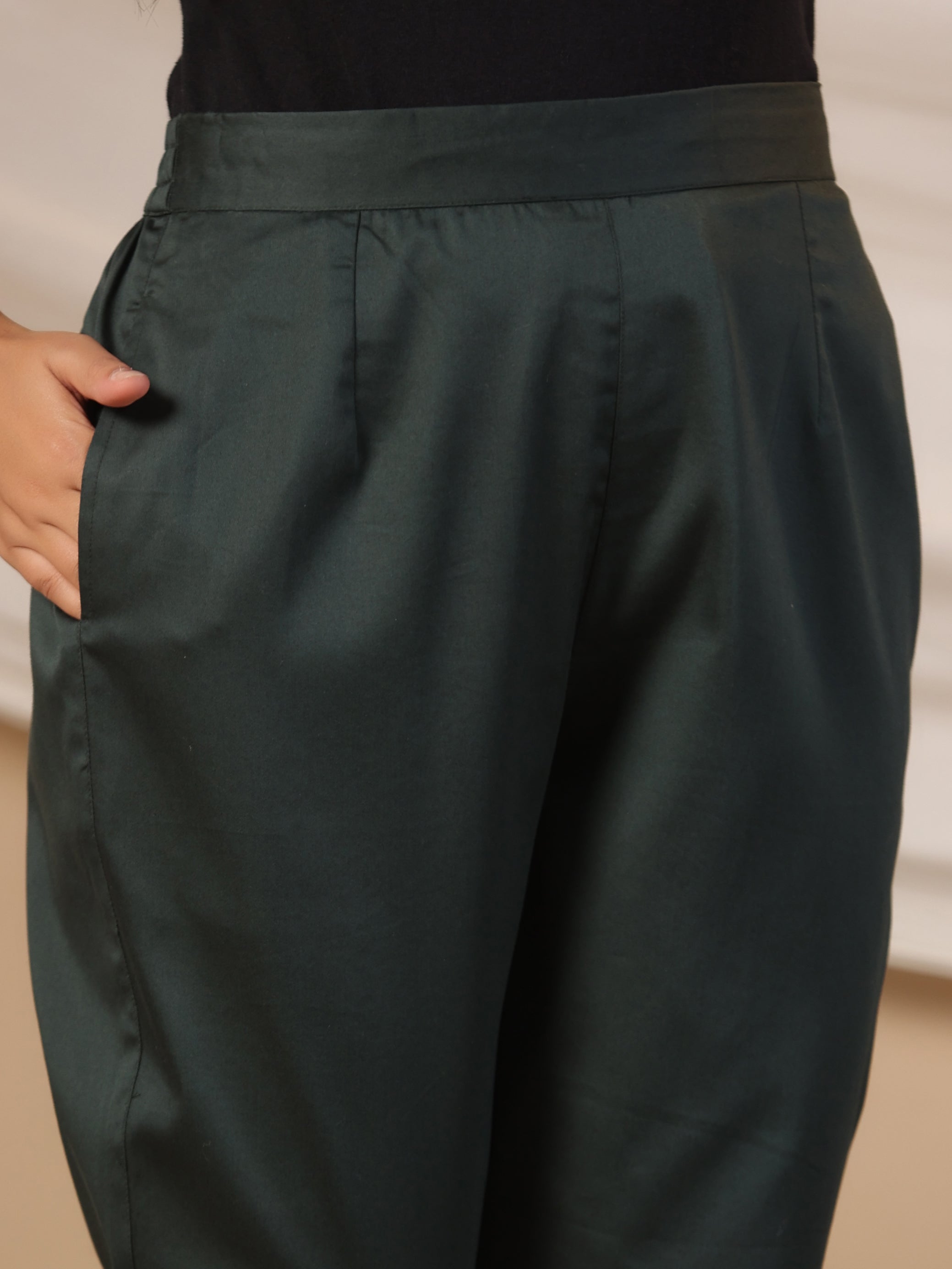 Juniper Women Jade Green Cotton Lycra Solid Slim Fit Pants