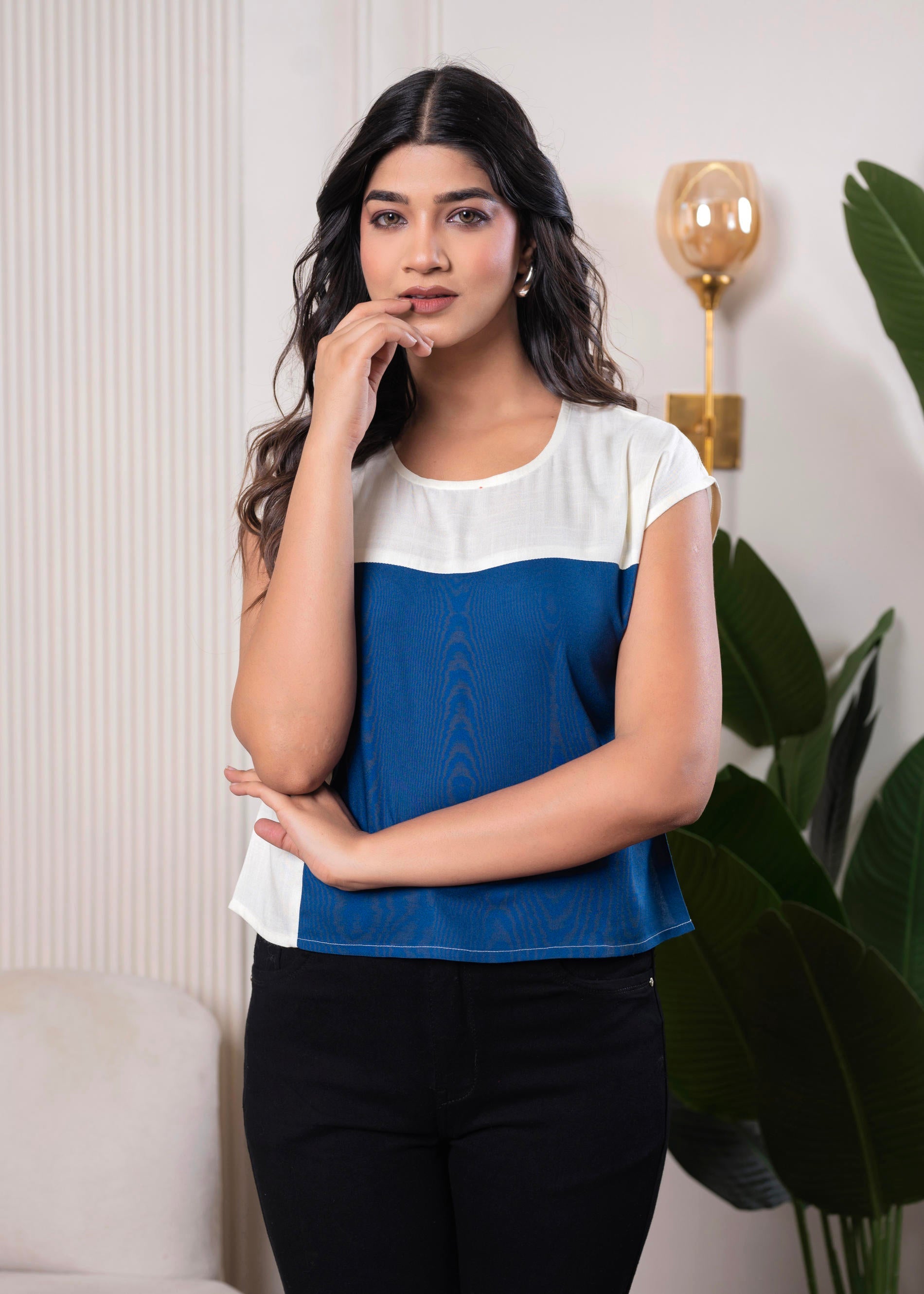 Lamora Off-White & Blue Colorblock Casual Top