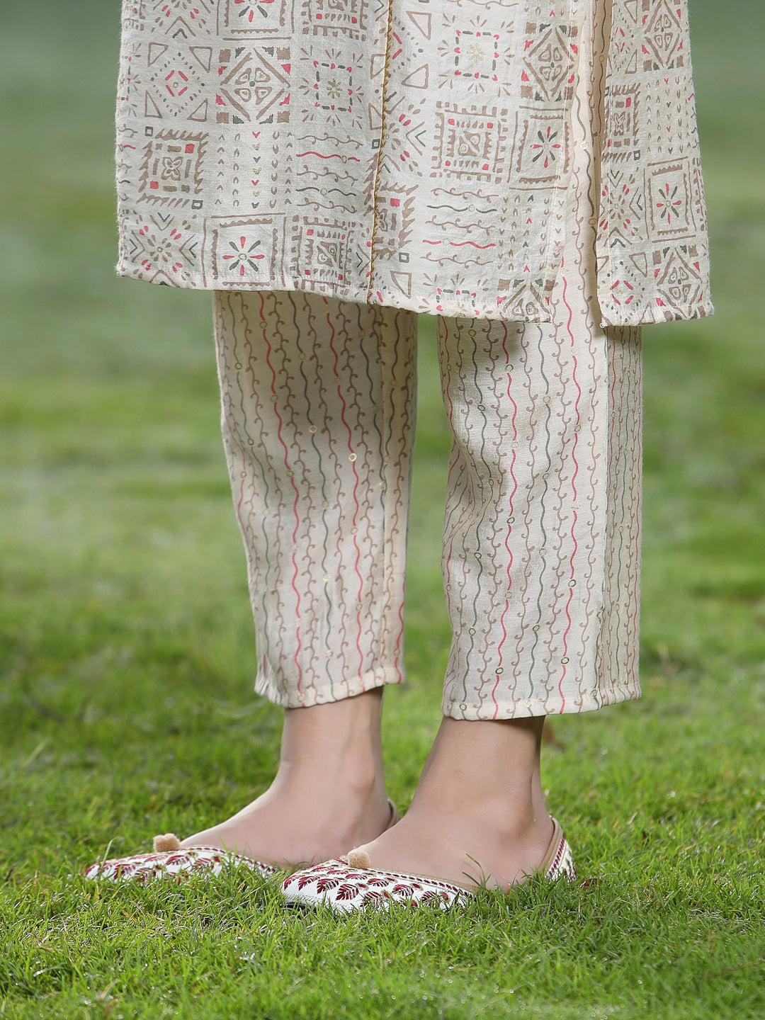 Juniper Off-White Geometric Printed Viscose Muslin Kurta Pants & Dupatta Set With Mirror Work Embroidery.