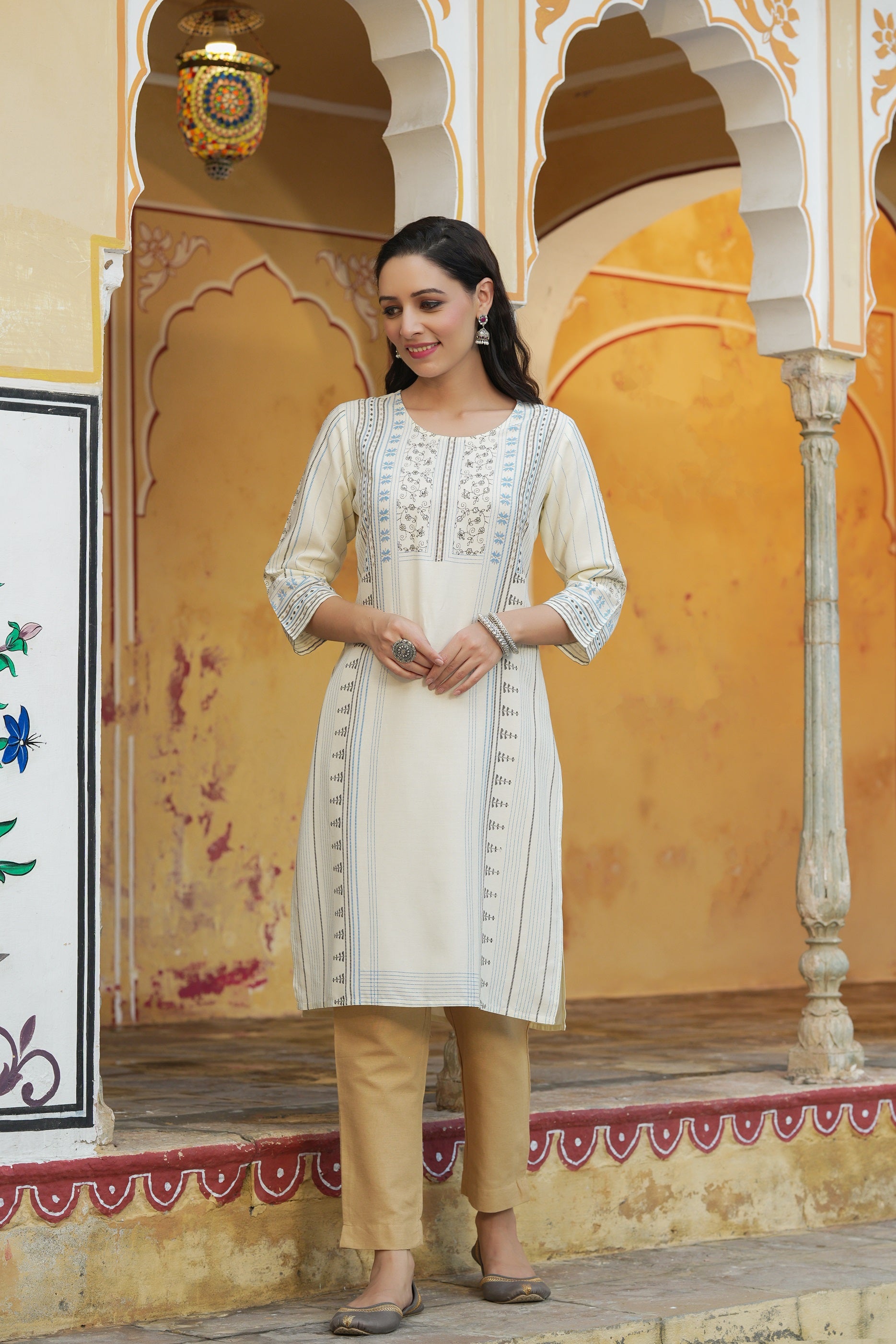 Juniper Women Off-White Rayon Floral Printed Straight Kurta