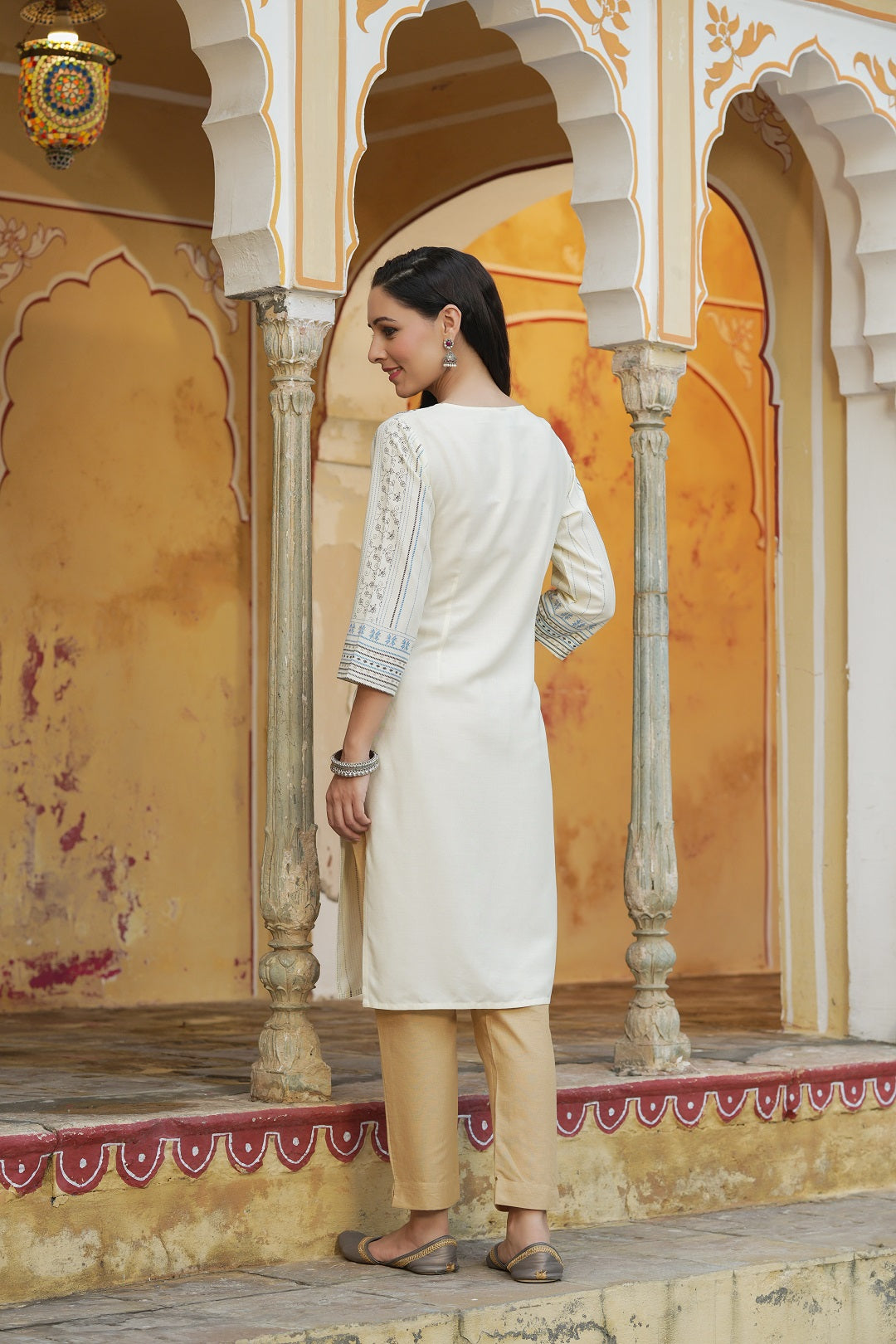 Juniper Women Off-White Rayon Floral Printed Straight Kurta
