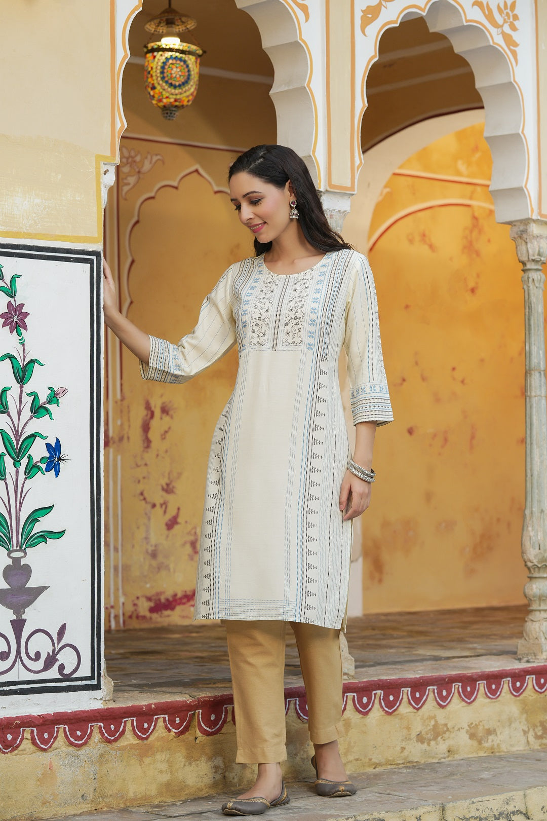 Juniper Women Off-White Rayon Floral Printed Straight Kurta