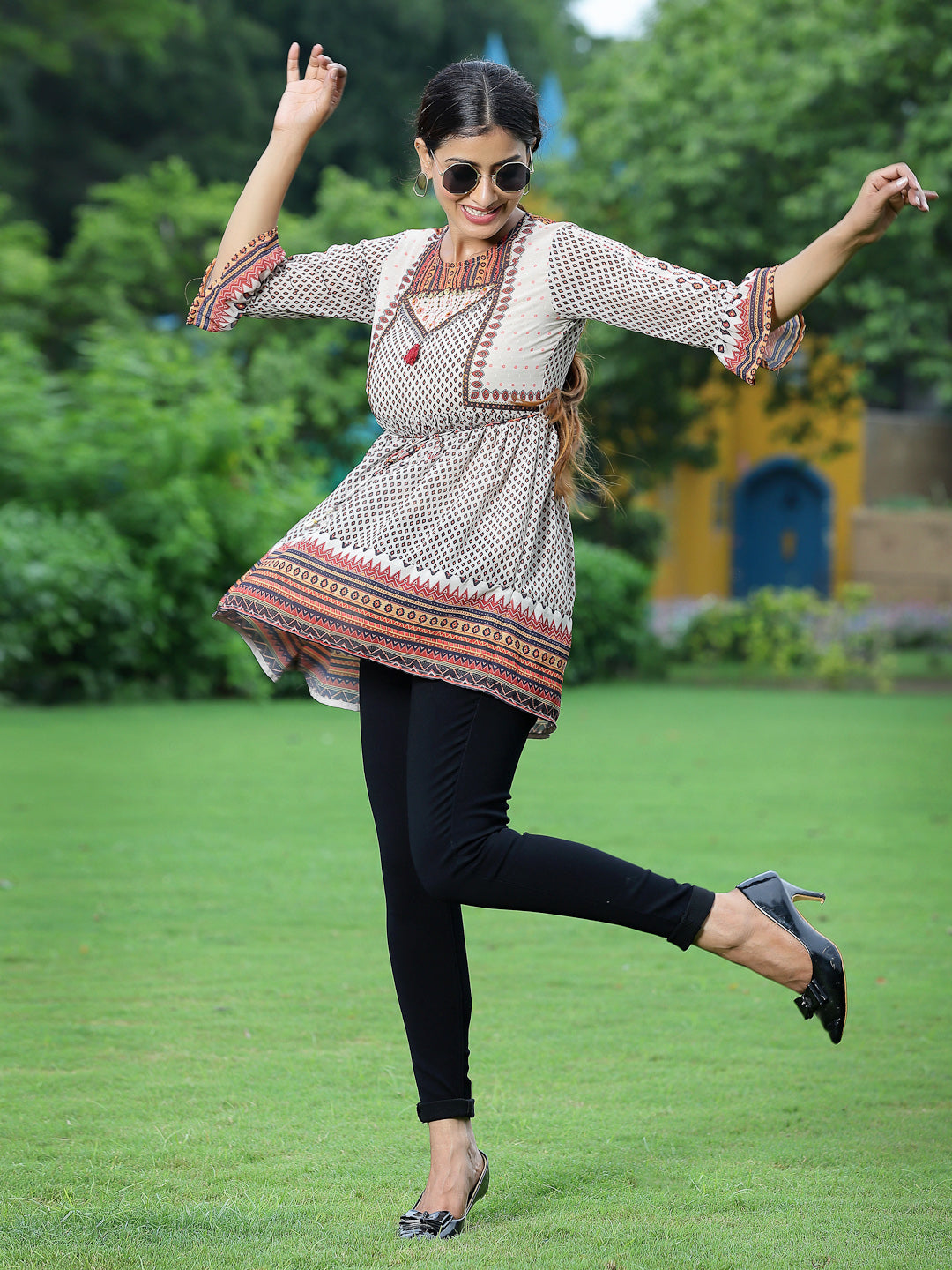 Juniper Women's Ivory Georgette Geometric Printed Tunic
