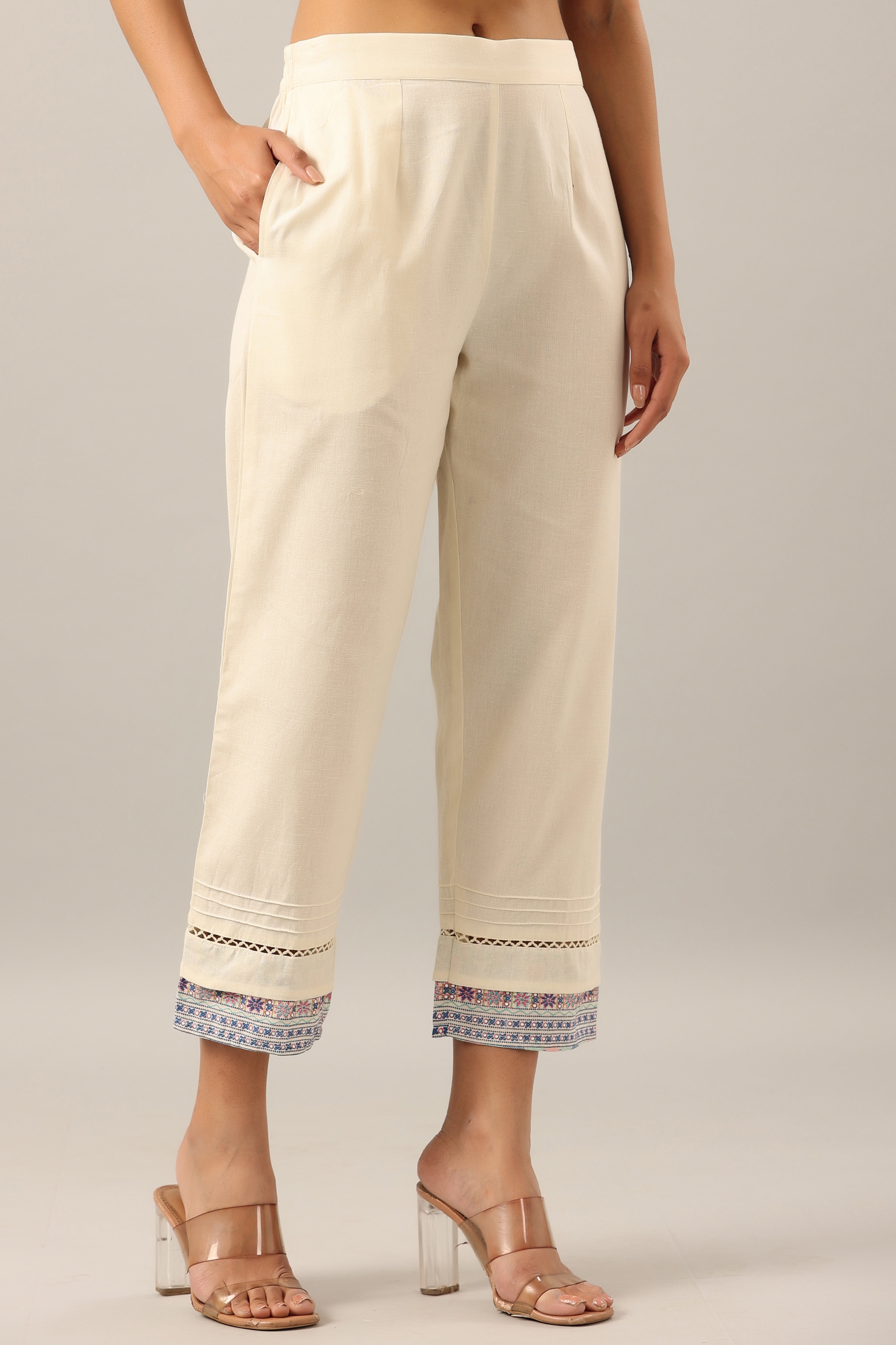 Juniper Women Off-White Cotton Flex Solid Pant