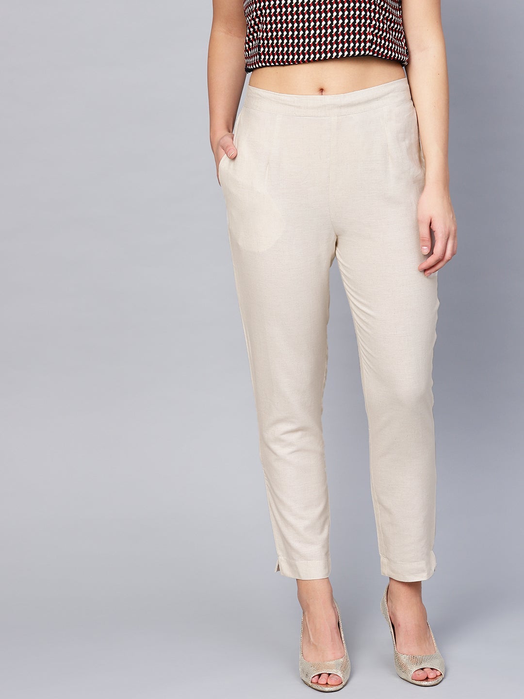 Juniper Off-White Solid Cotton Flex Slim Fit Women Pants With Two Pockets