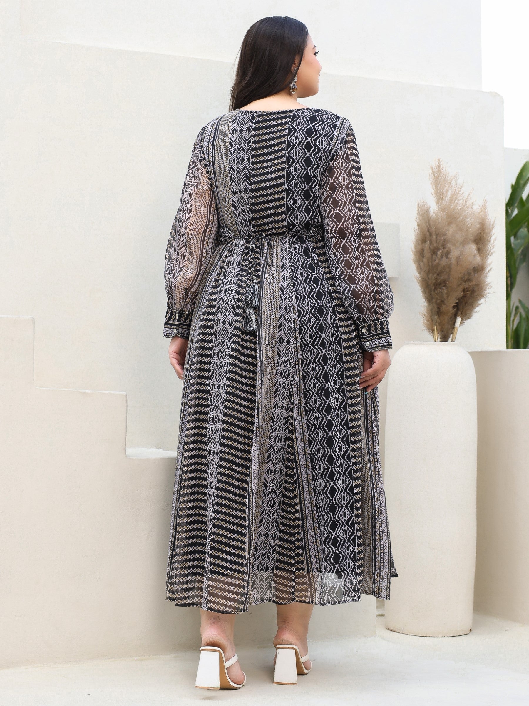 Black Abstract Printed & Flared Chiffon Plus Size Maxi Dress
