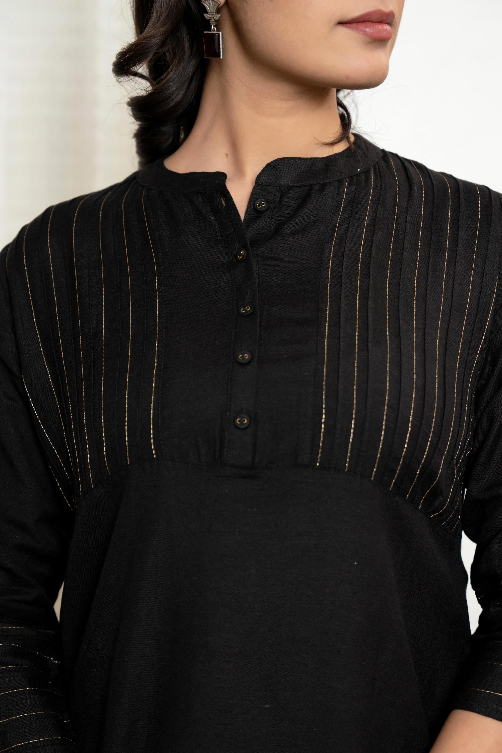 Black Soild Liva Rayon Kurta With Thread Work & Buttons