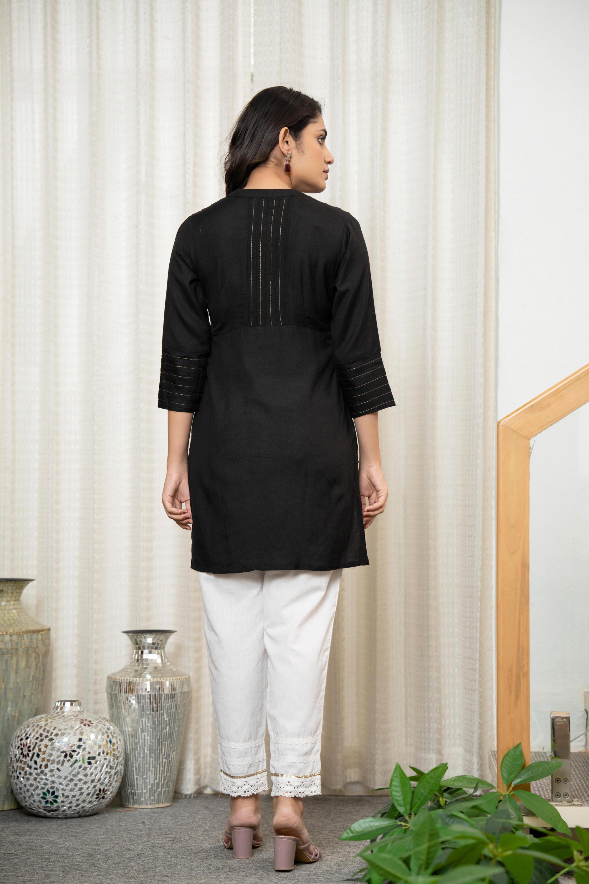 Black Soild Liva Rayon Kurta With Thread Work & Buttons