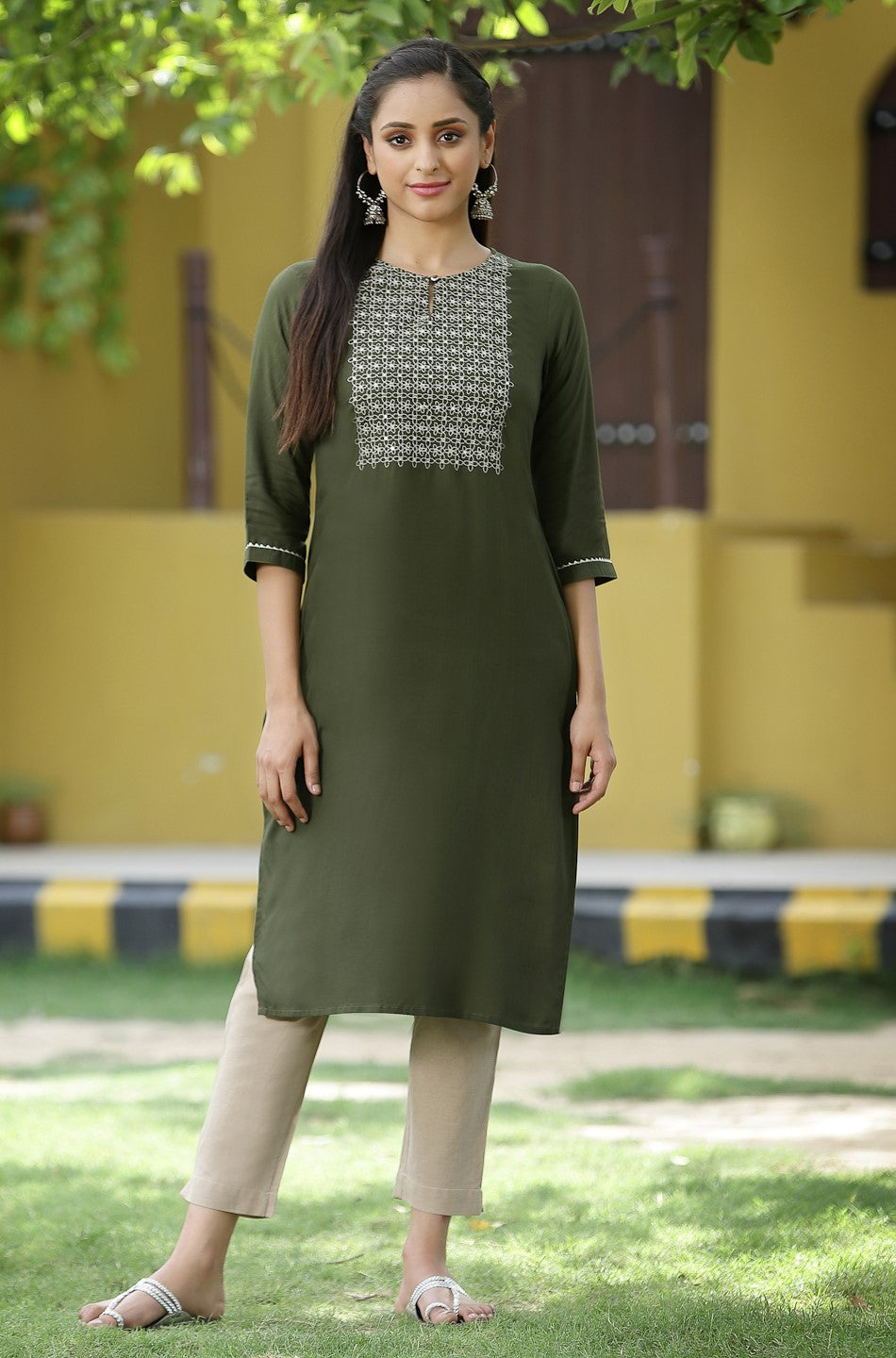 Green Soild Liva Rayon Kurta With Zari Work & Sequins