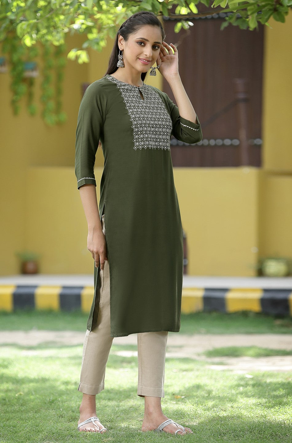 Green Soild Liva Rayon Kurta With Zari Work & Sequins