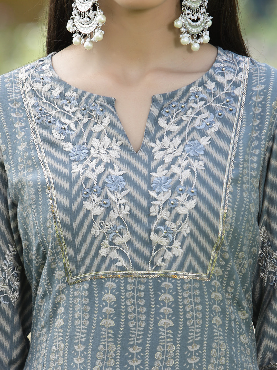 Juniper Grey Ethnic Motif Printed Muslin with Zari Embroidery Kurta Pants & Chiffon Dupatta Set.