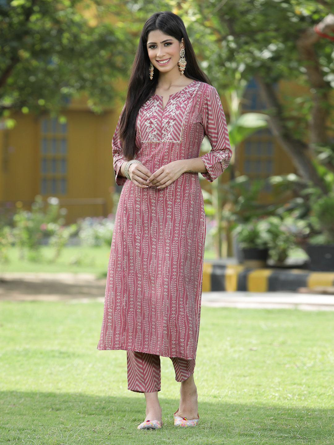 Juniper Onion Pink Ethnic Motif Printed Muslin with Zari Embroidery Kurta Pants & Chiffon Dupatta Set.