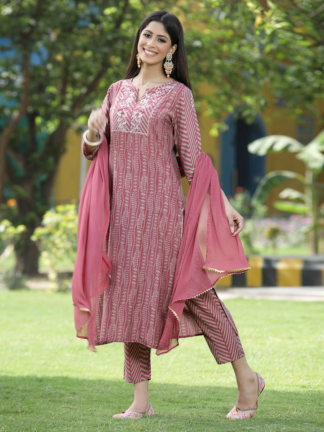 Juniper Onion Pink Ethnic Motif Printed Muslin with Zari Embroidery Kurta Pants & Chiffon Dupatta Set.