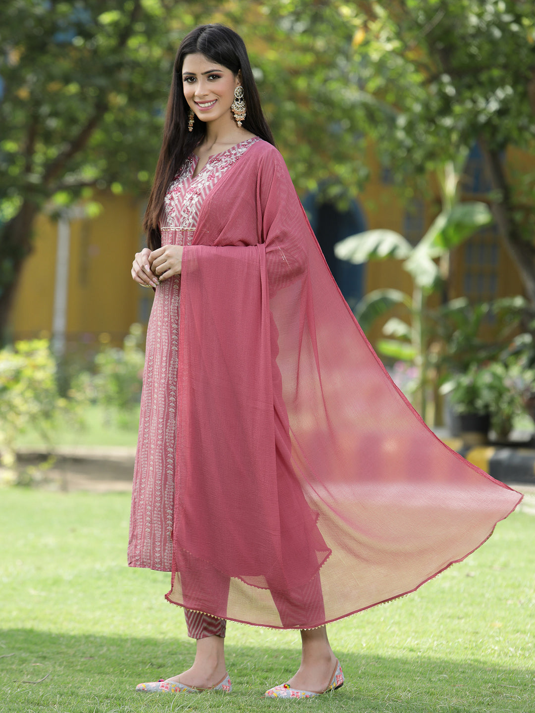 Juniper Onion Pink Ethnic Motif Printed Muslin with Zari Embroidery Kurta Pants & Chiffon Dupatta Set.
