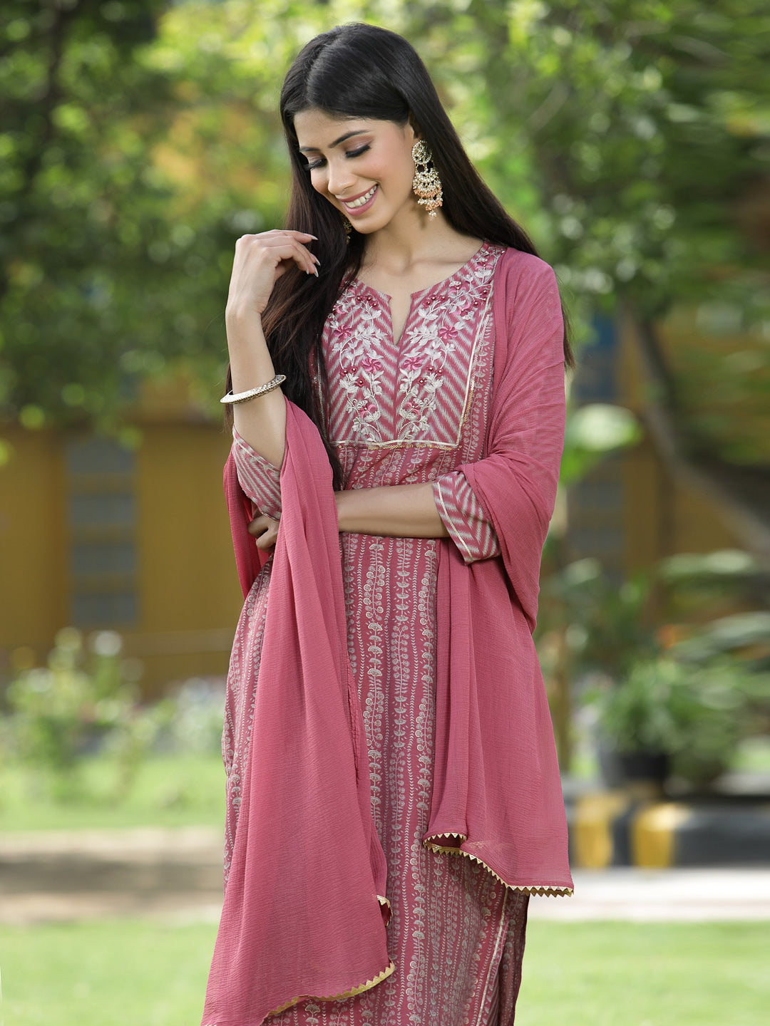 Juniper Onion Pink Ethnic Motif Printed Muslin with Zari Embroidery Kurta Pants & Chiffon Dupatta Set.