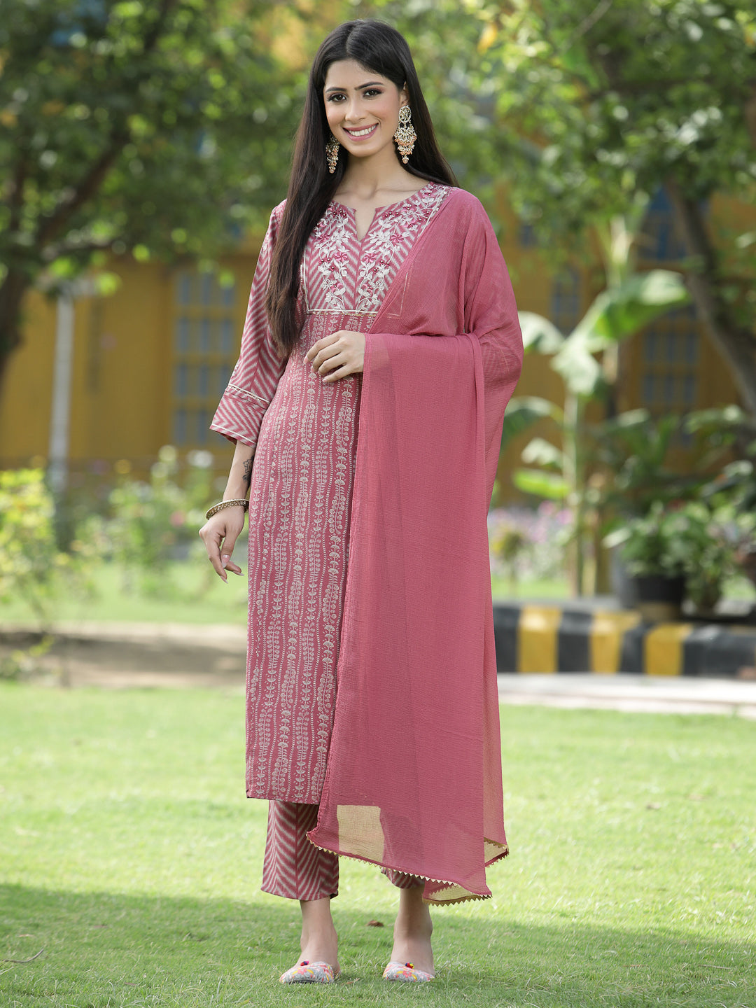 Juniper Onion Pink Ethnic Motif Printed Muslin with Zari Embroidery Kurta Pants & Chiffon Dupatta Set.