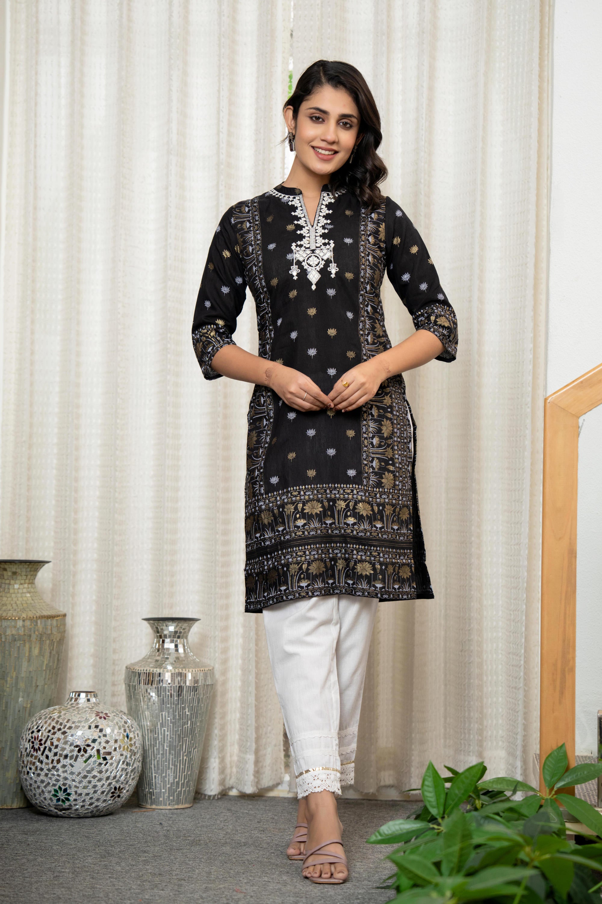 Black Floral Printed Liva Rayon Kurta With Thread Work