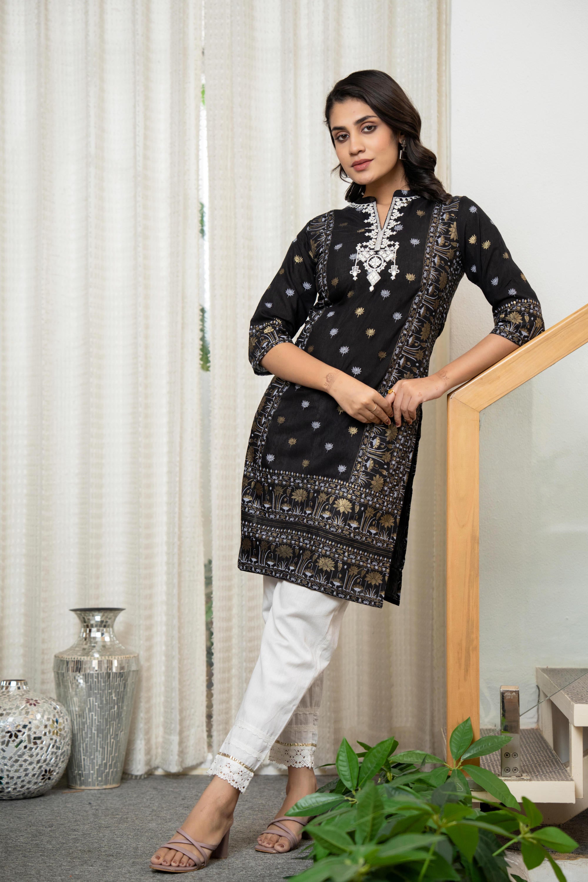 Black Floral Printed Liva Rayon Kurta With Thread Work