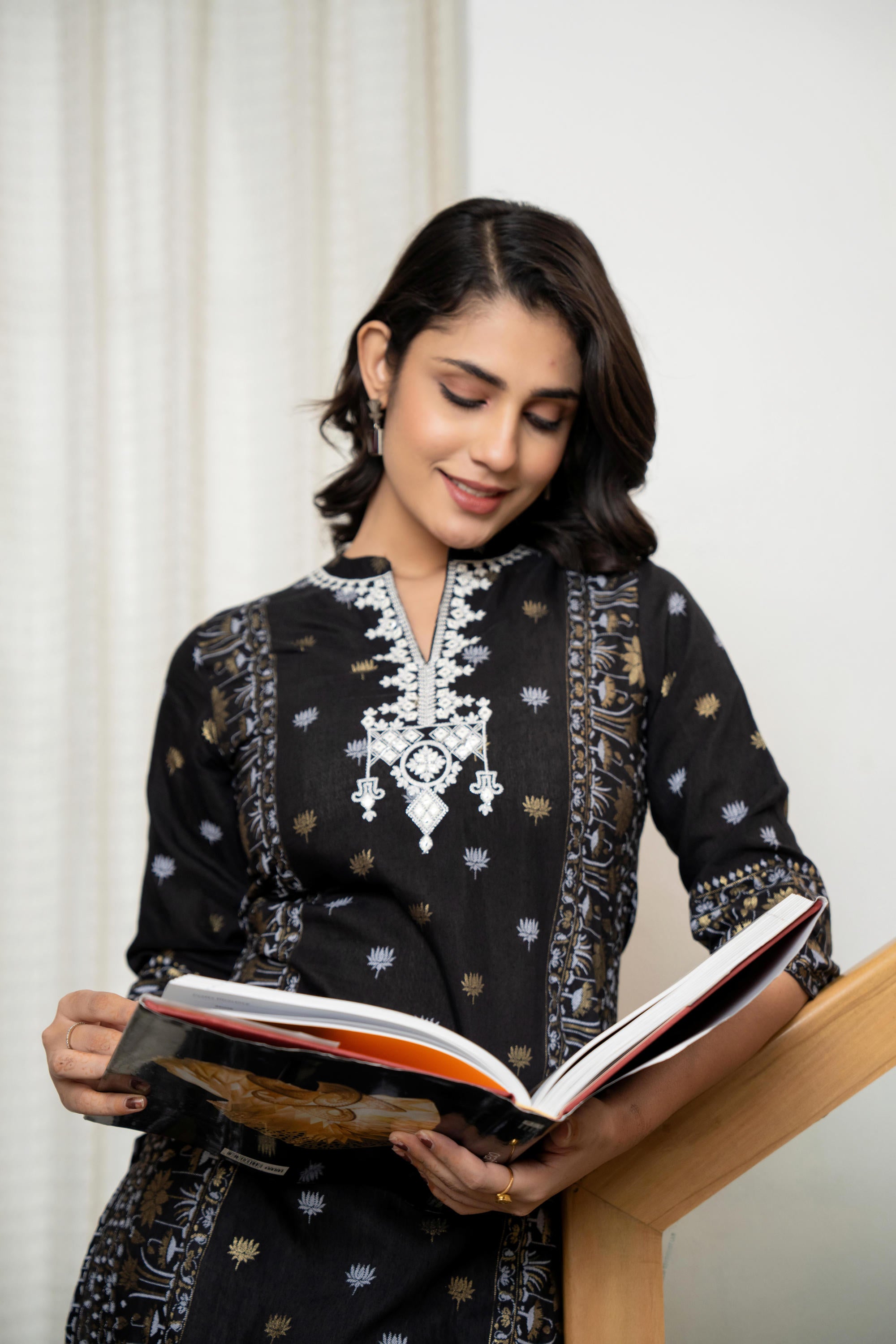 Black Floral Printed Liva Rayon Kurta With Thread Work