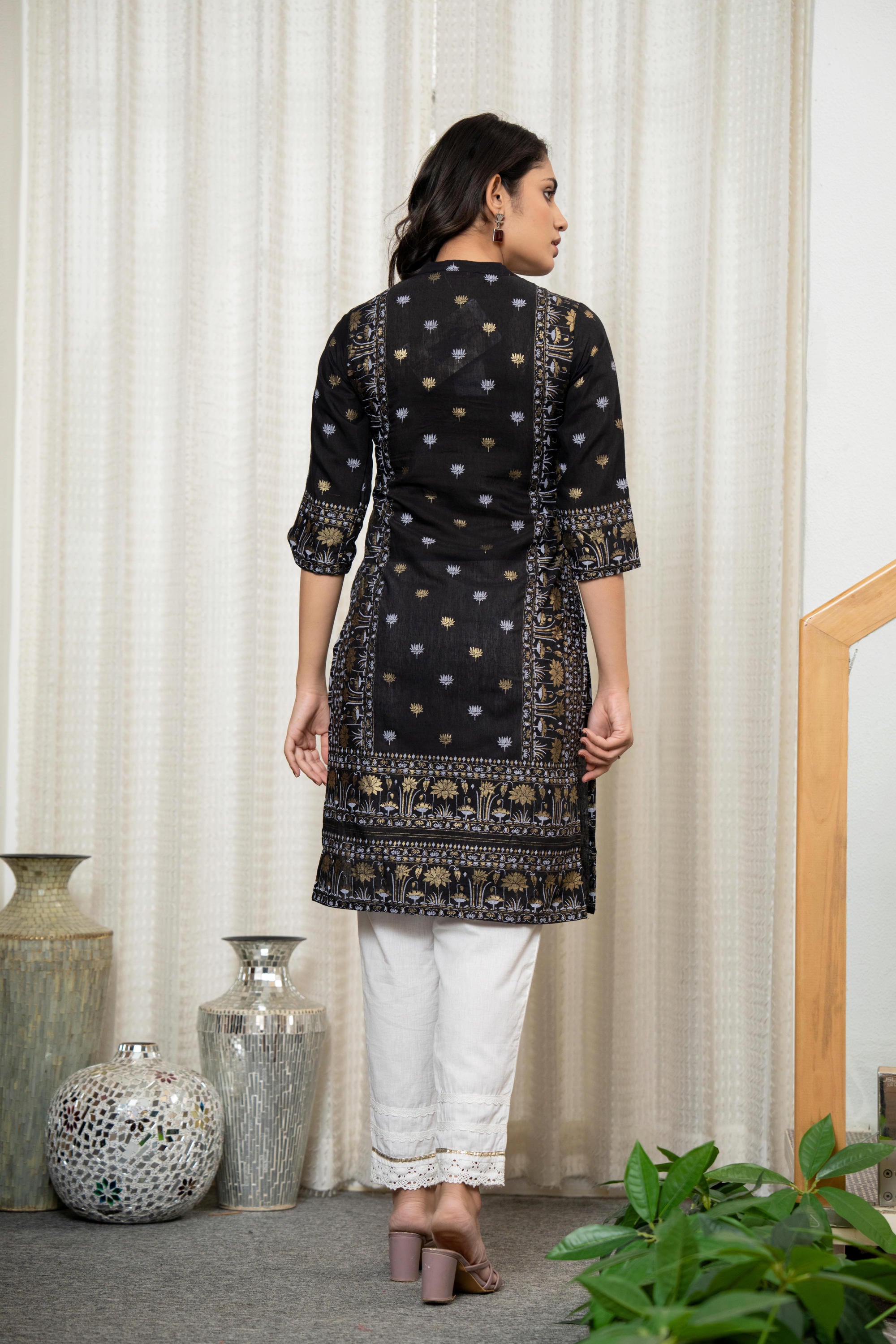 Black Floral Printed Liva Rayon Kurta With Thread Work