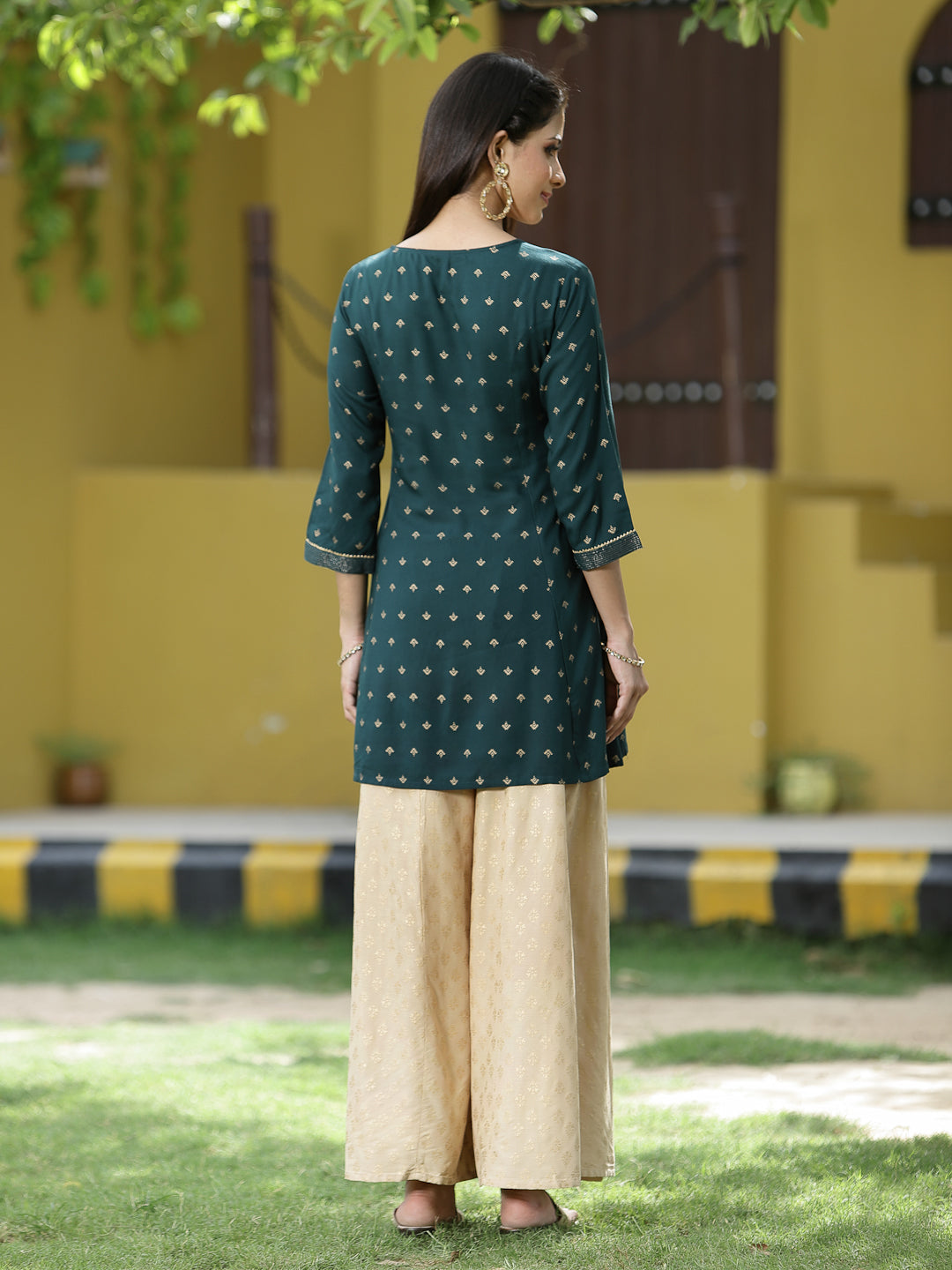 Green Ethnic Motif Printed Liva Rayon TunicWith Doris & Lace