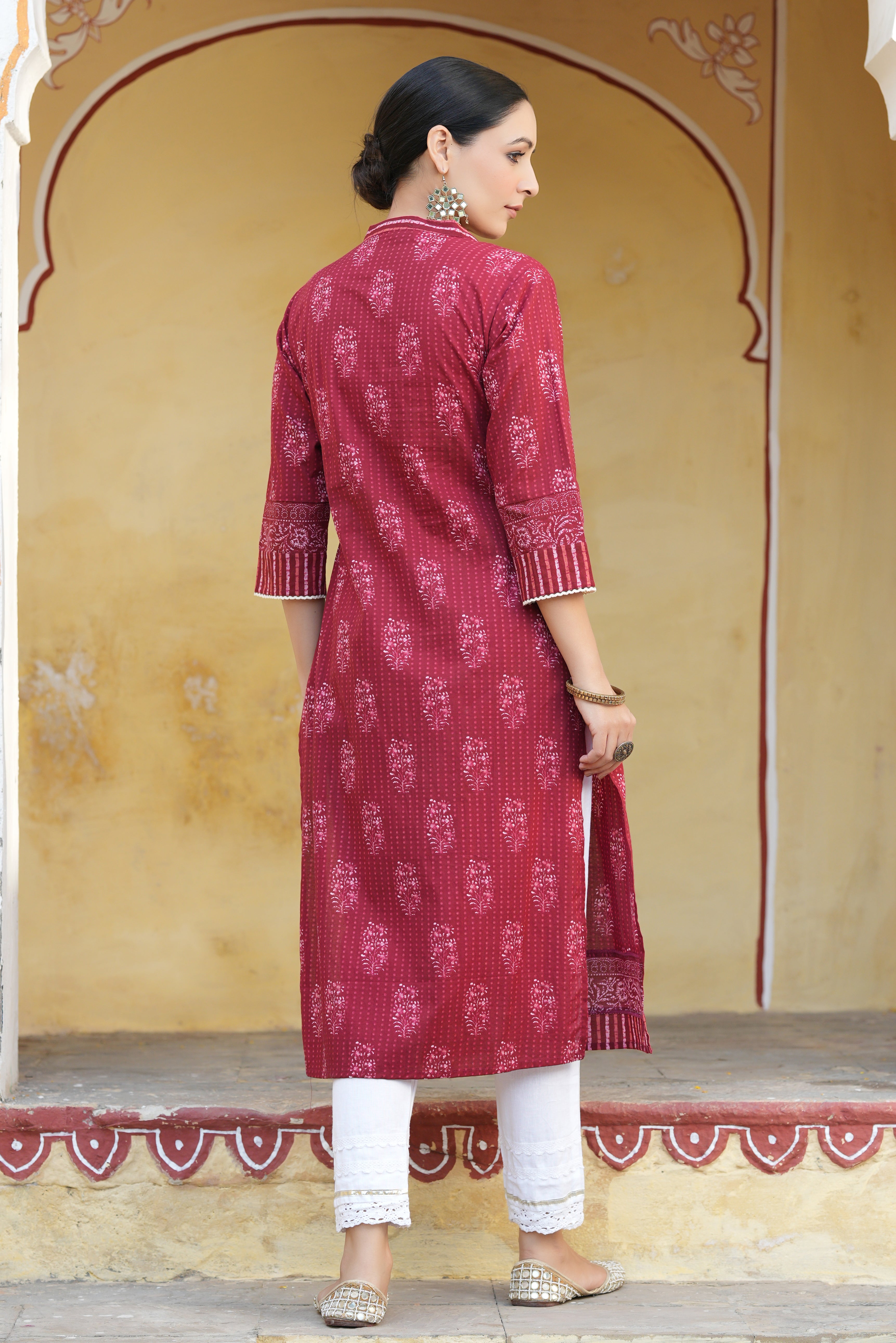 Juniper Women's Marron Cotton Cambric Floral Printed Straight Kurta
