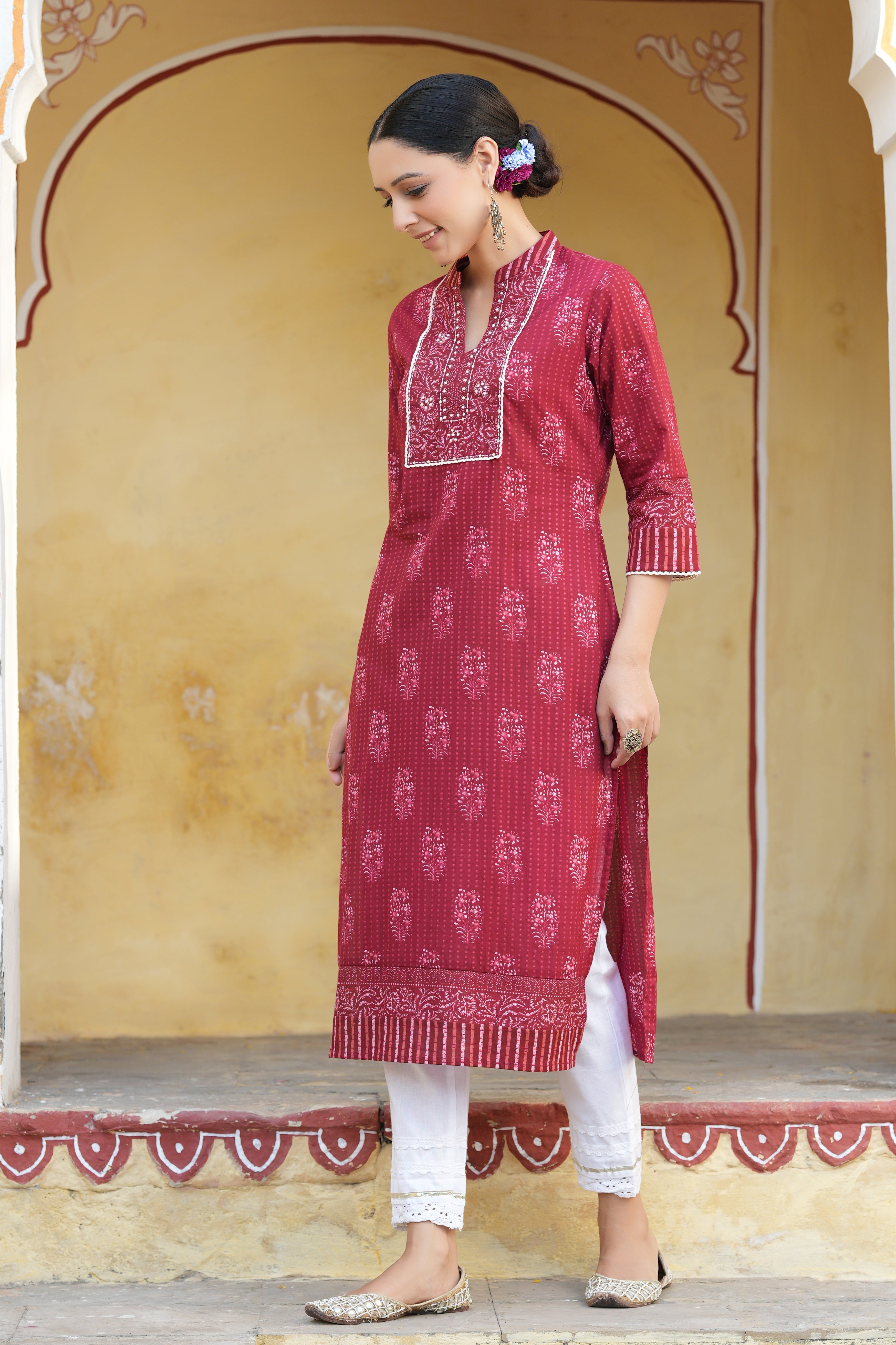 Juniper Women's Marron Cotton Cambric Floral Printed Straight Kurta