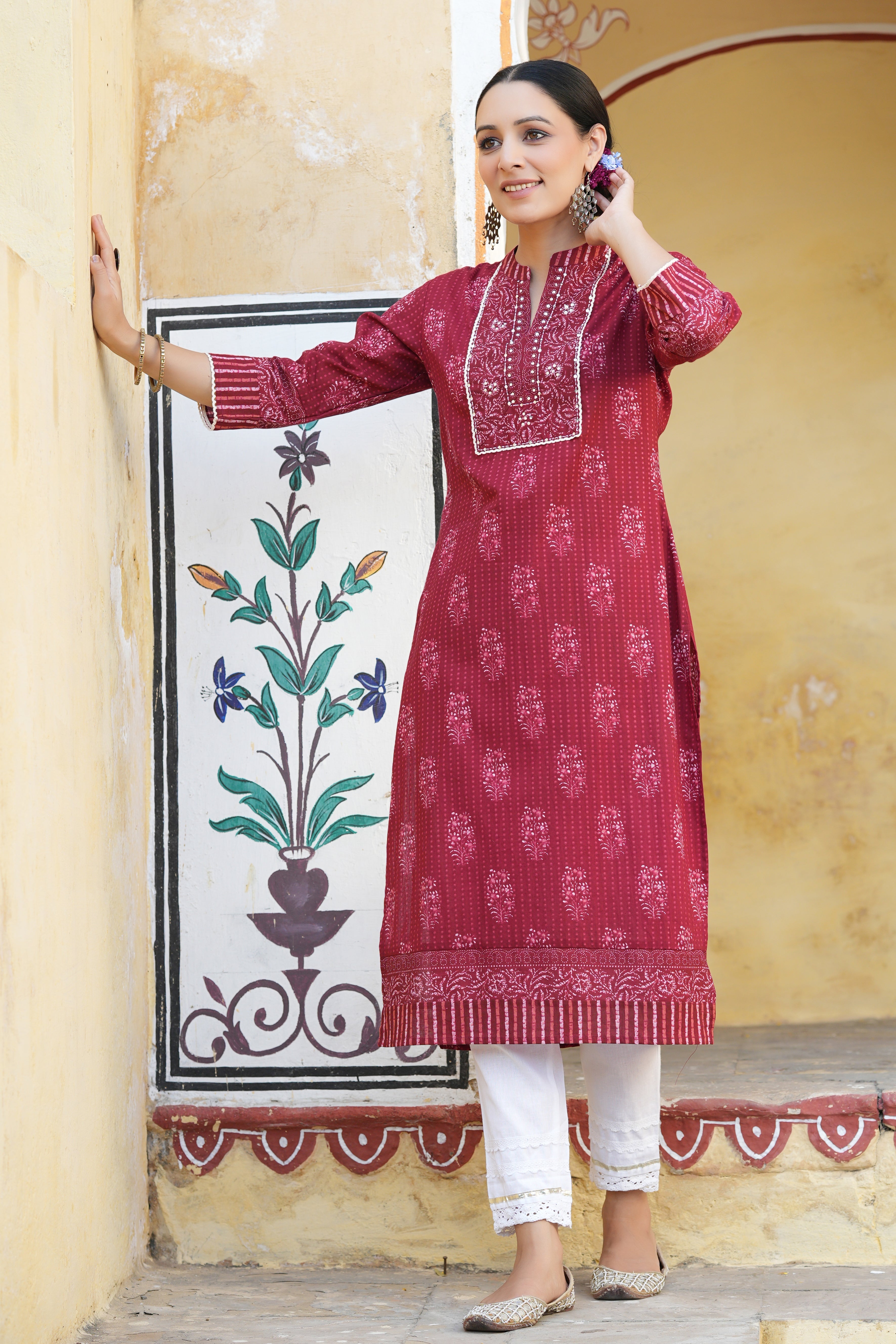 Juniper Women's Marron Cotton Cambric Floral Printed Straight Kurta