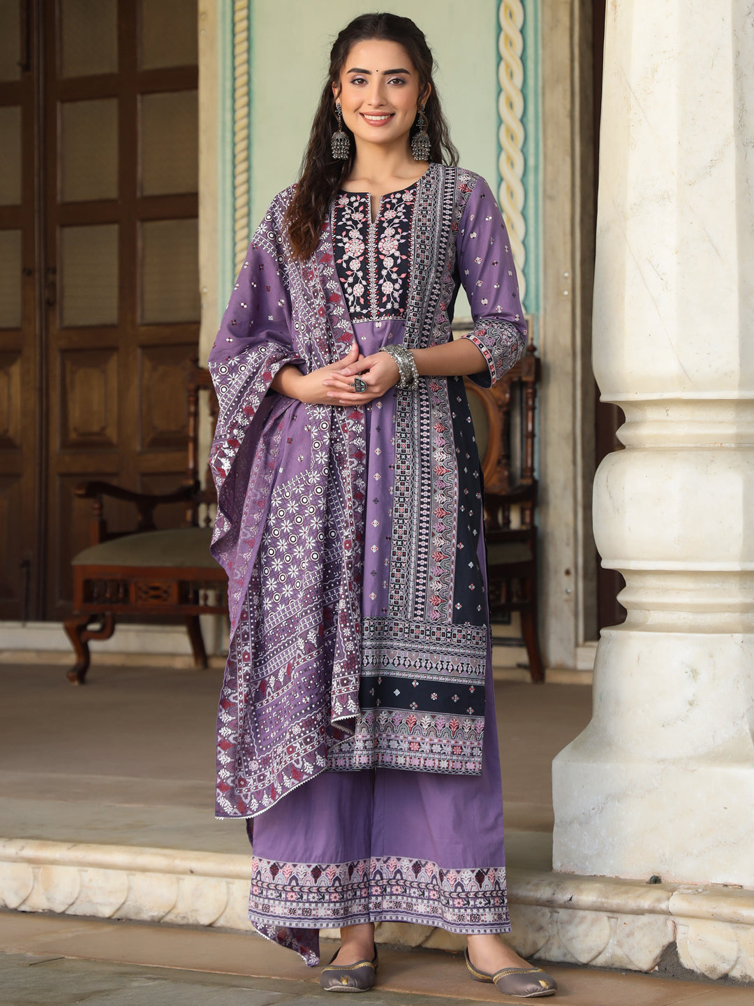 Lavender Ethnic Motif Printed Kurta Set With Thread Work