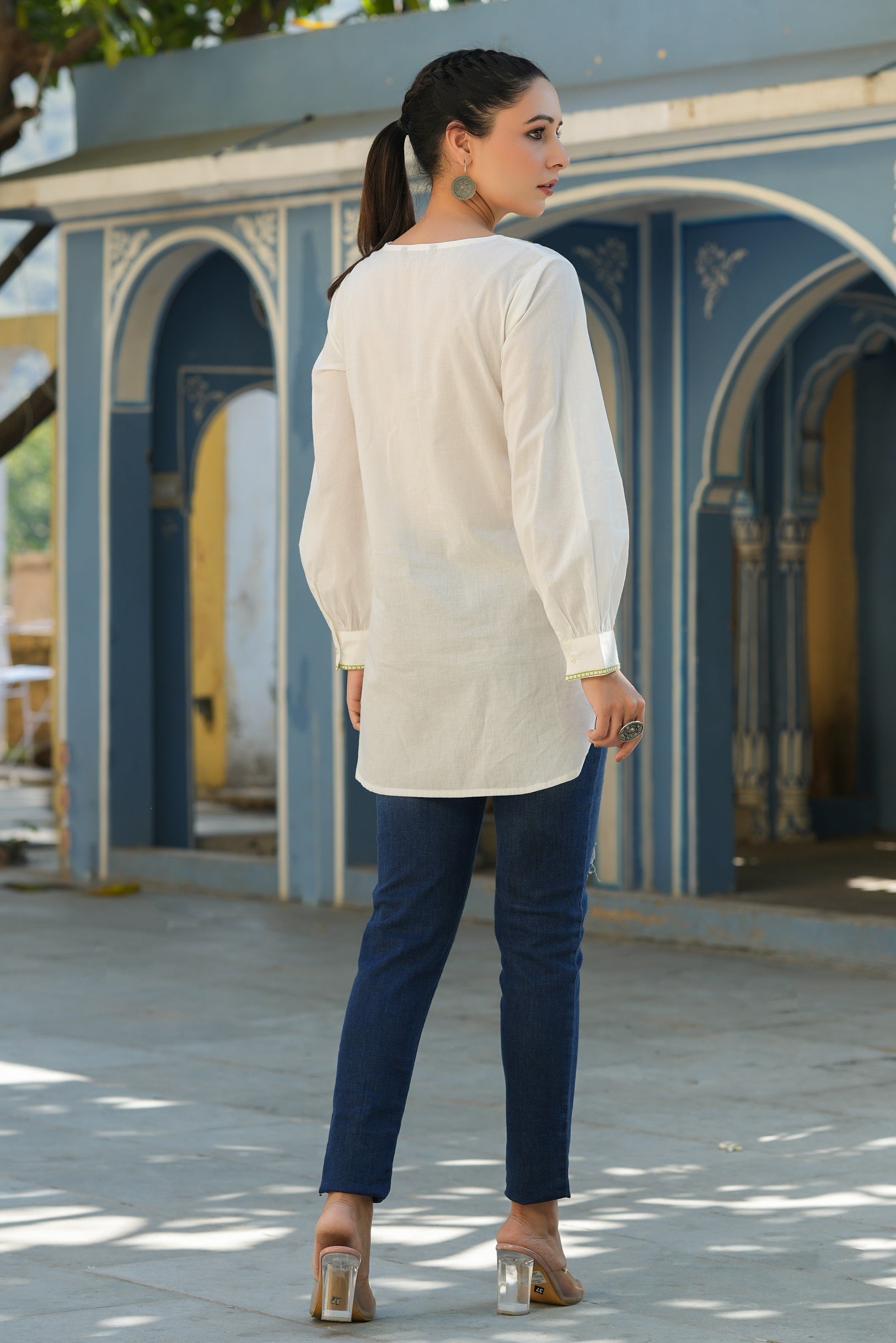 Juniper Women’s Off-White Cambric Solid Embroidered Tunic