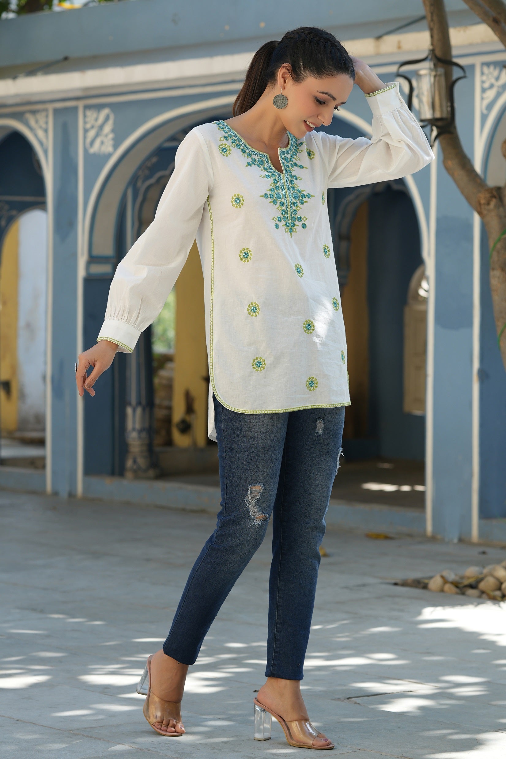 Juniper Women’s Off-White Cambric Solid Embroidered Tunic