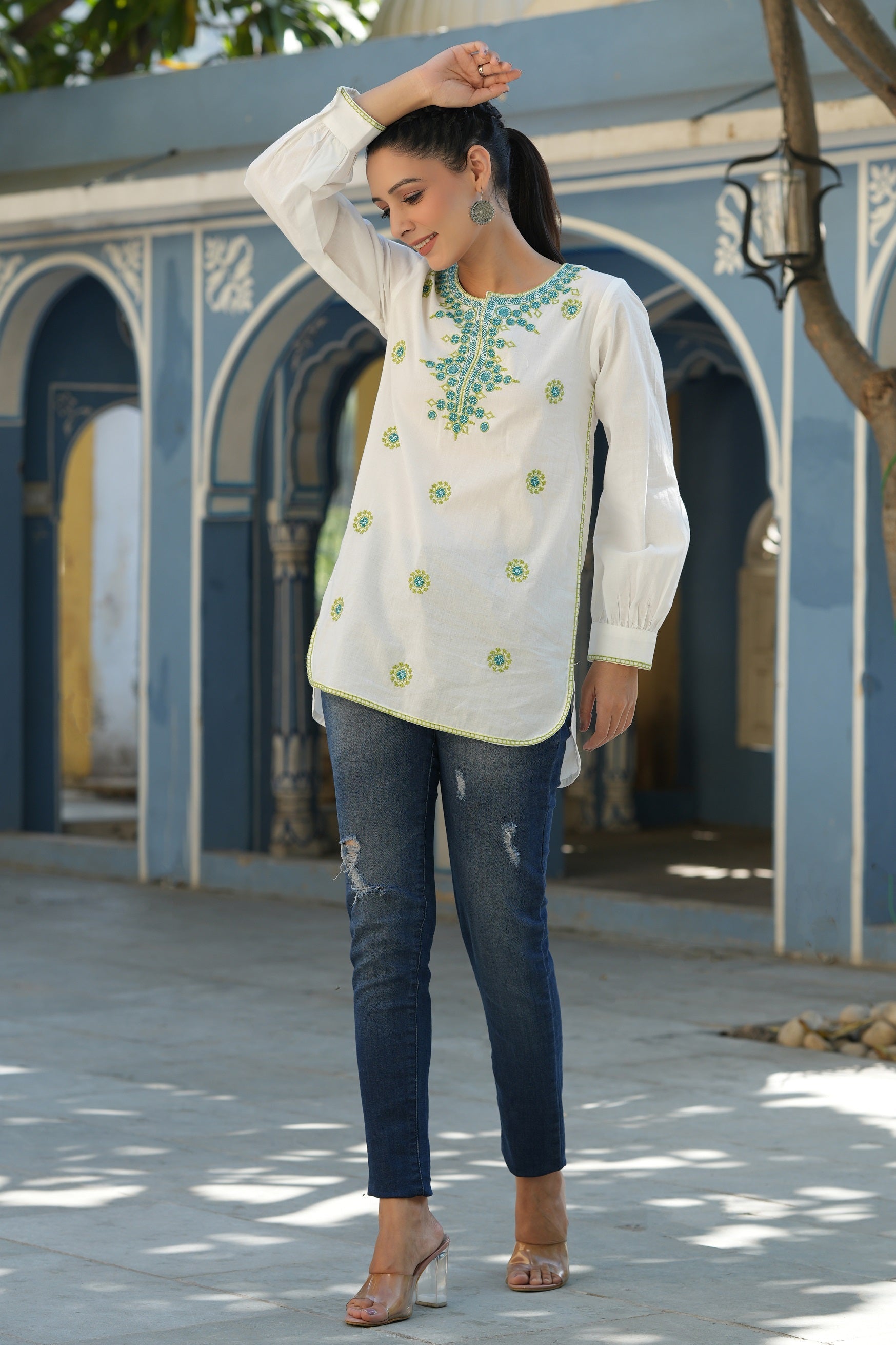 Juniper Women’s Off-White Cambric Solid Embroidered Tunic